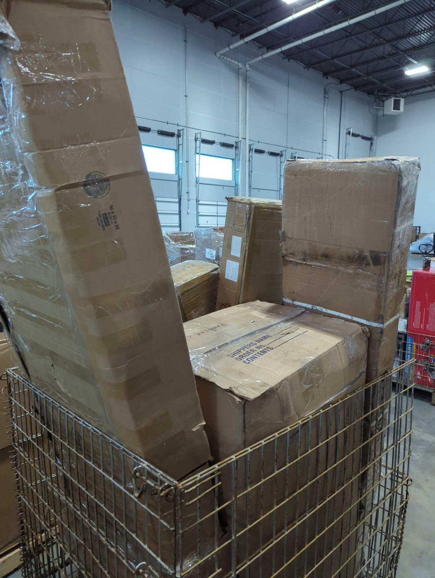 two pallets - Image 8 of 14