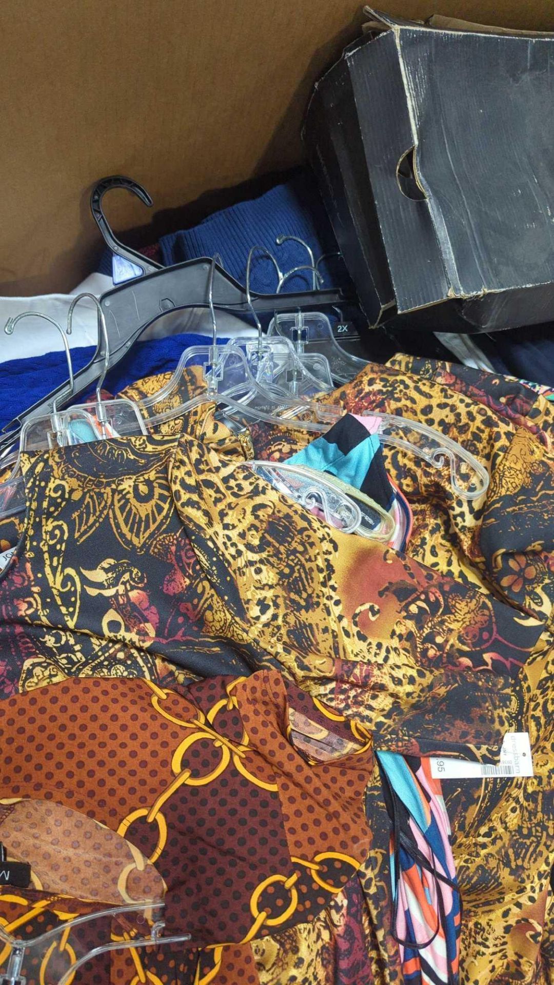 Clothing - Image 7 of 13