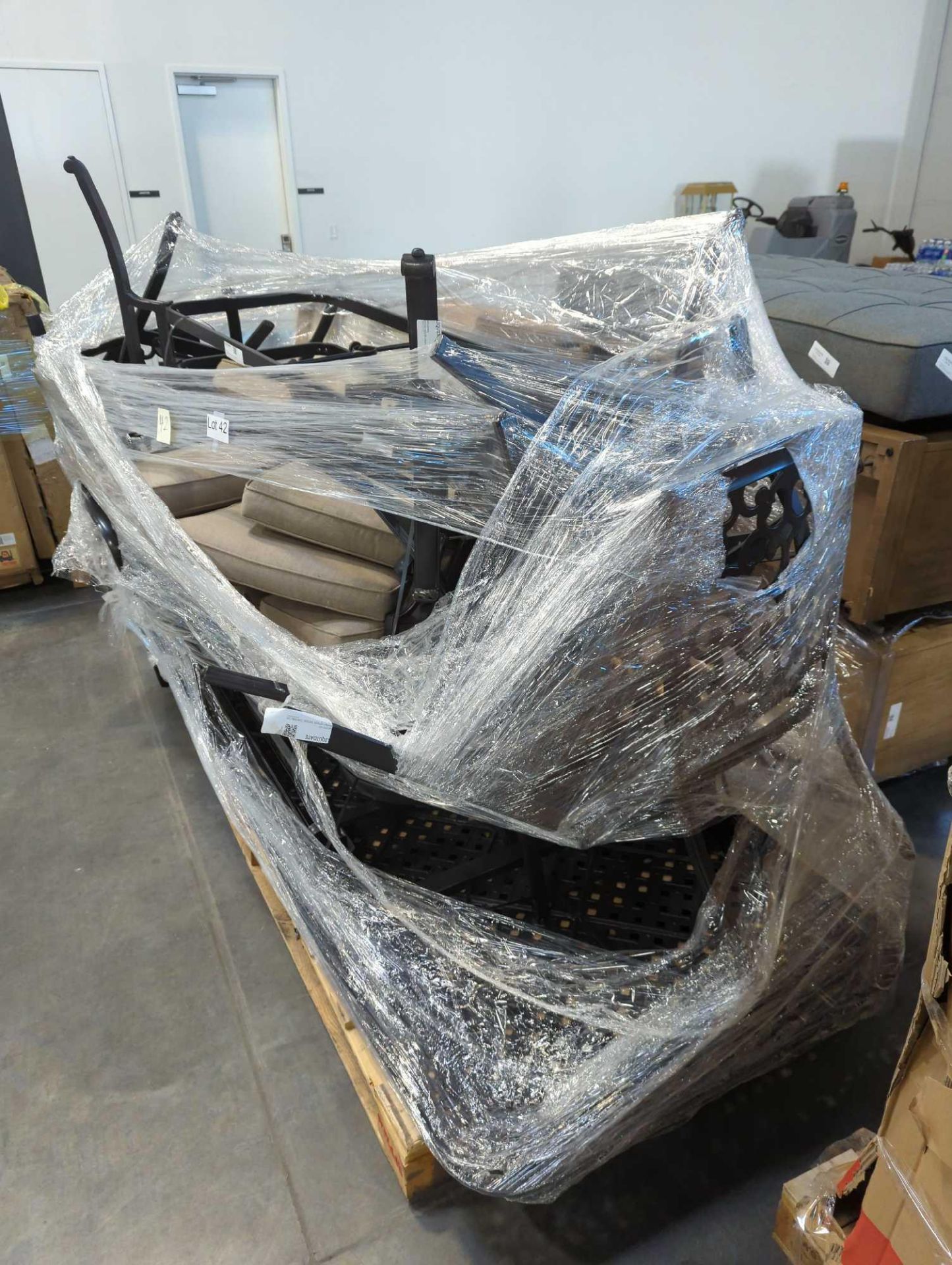 Outdoor Seating - Image 4 of 4