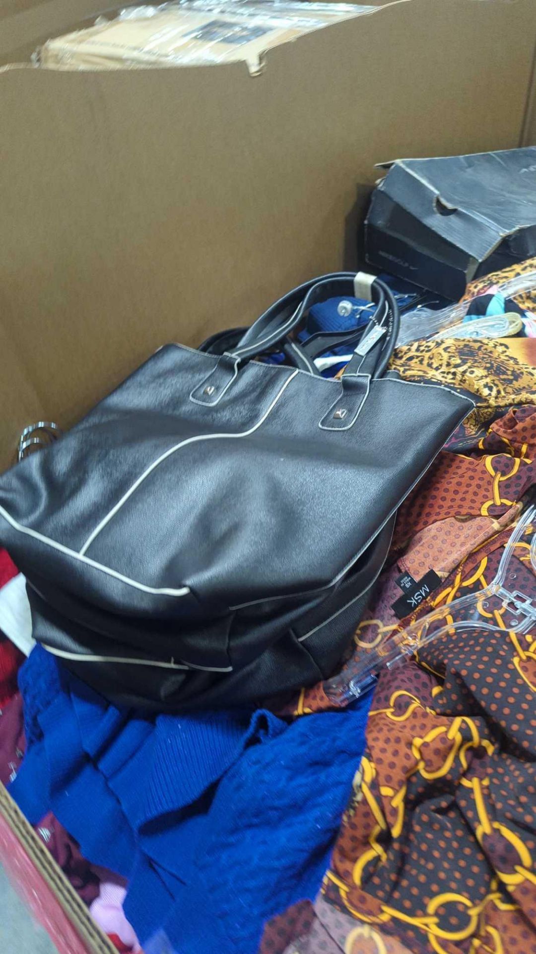 Clothing - Image 12 of 13