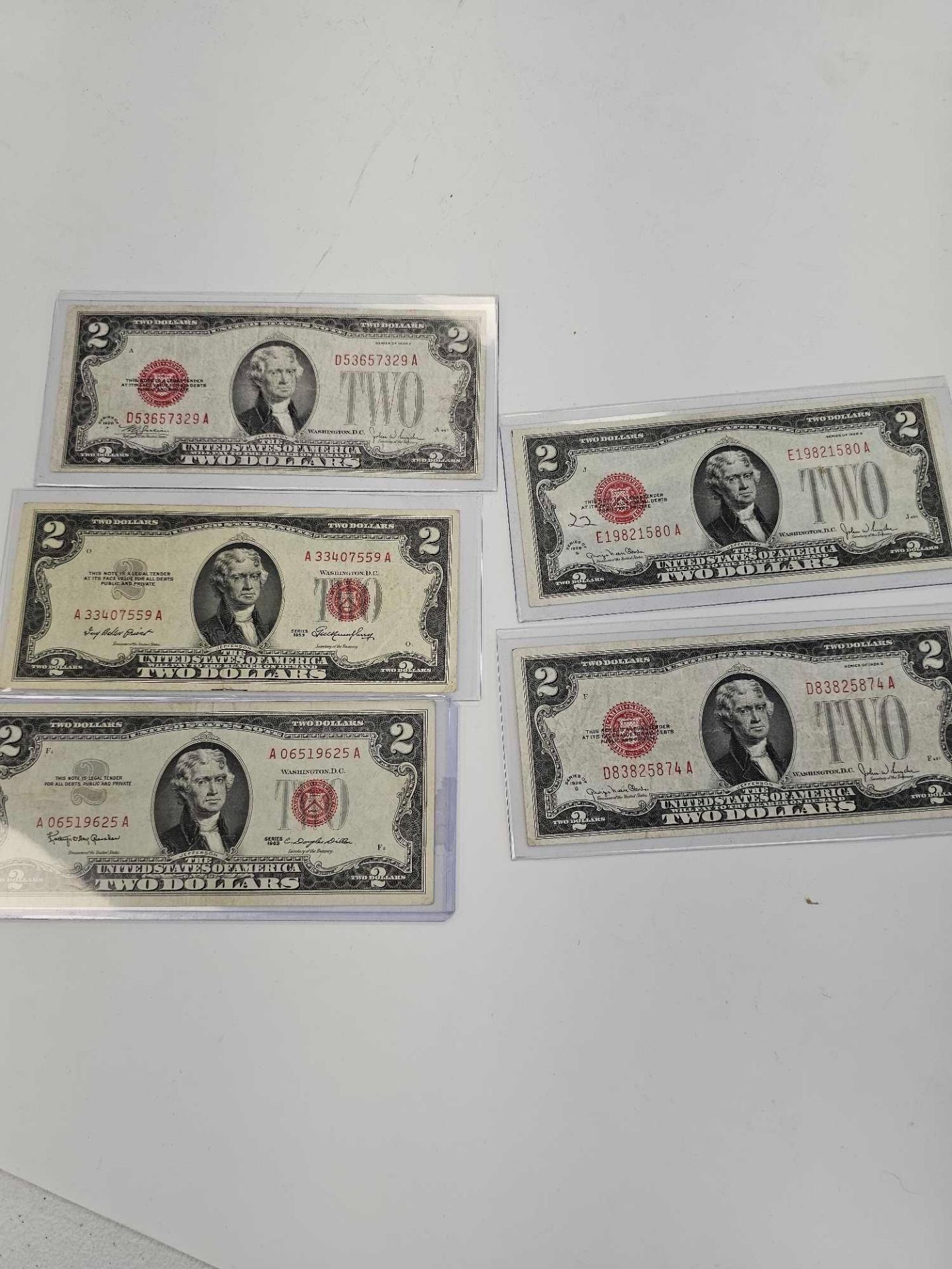 (5) Assorted 1928-1963 $2 Federal Reserve Notes, Red Seal