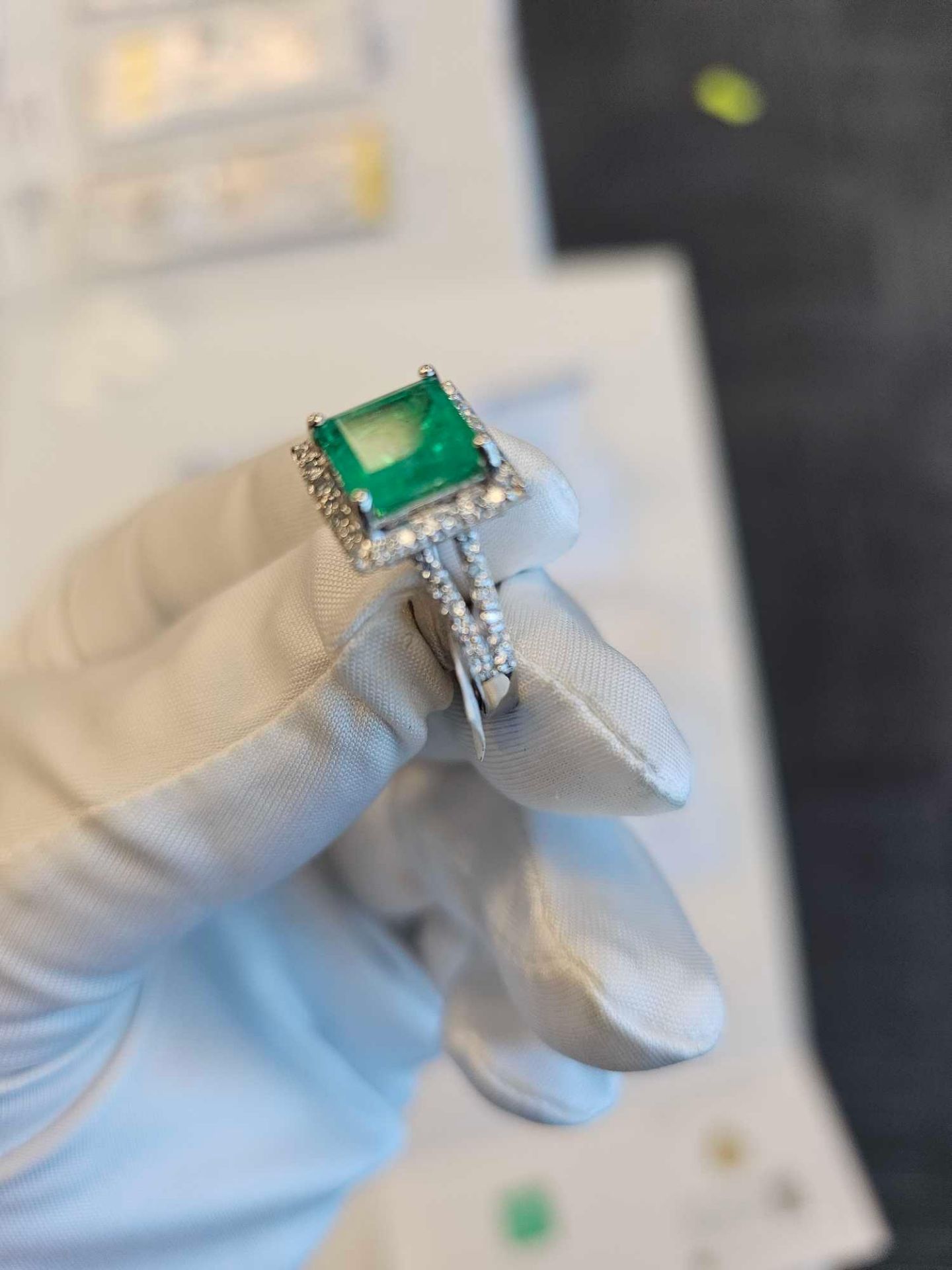 Jewelry: Columbian Emerald & Diamond Ring 3.30 cts Emerald / .93 cts Diamond - Image 8 of 8
