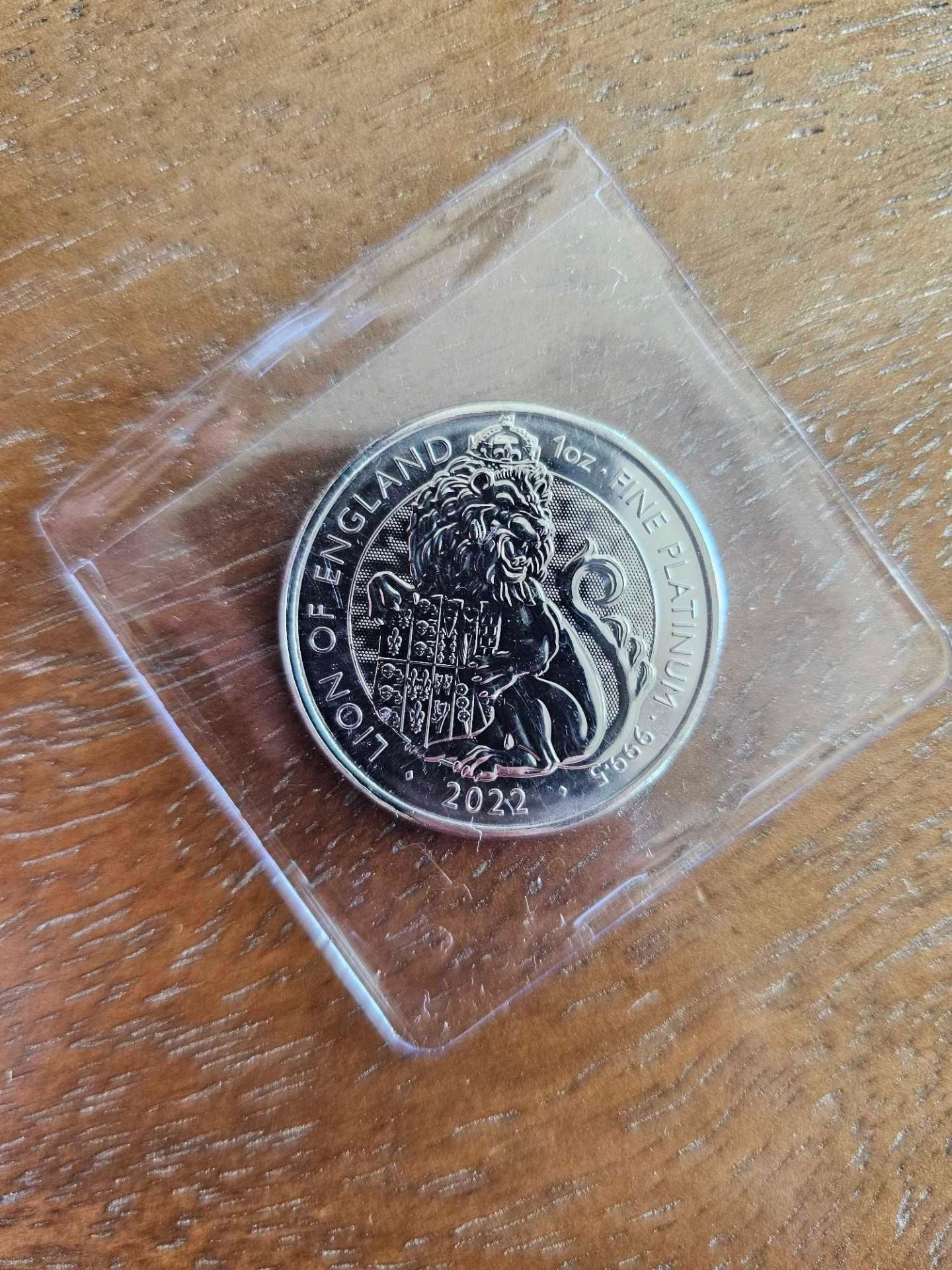 1 oz Platinum Lion of England Queens Beast Coin - Image 3 of 5