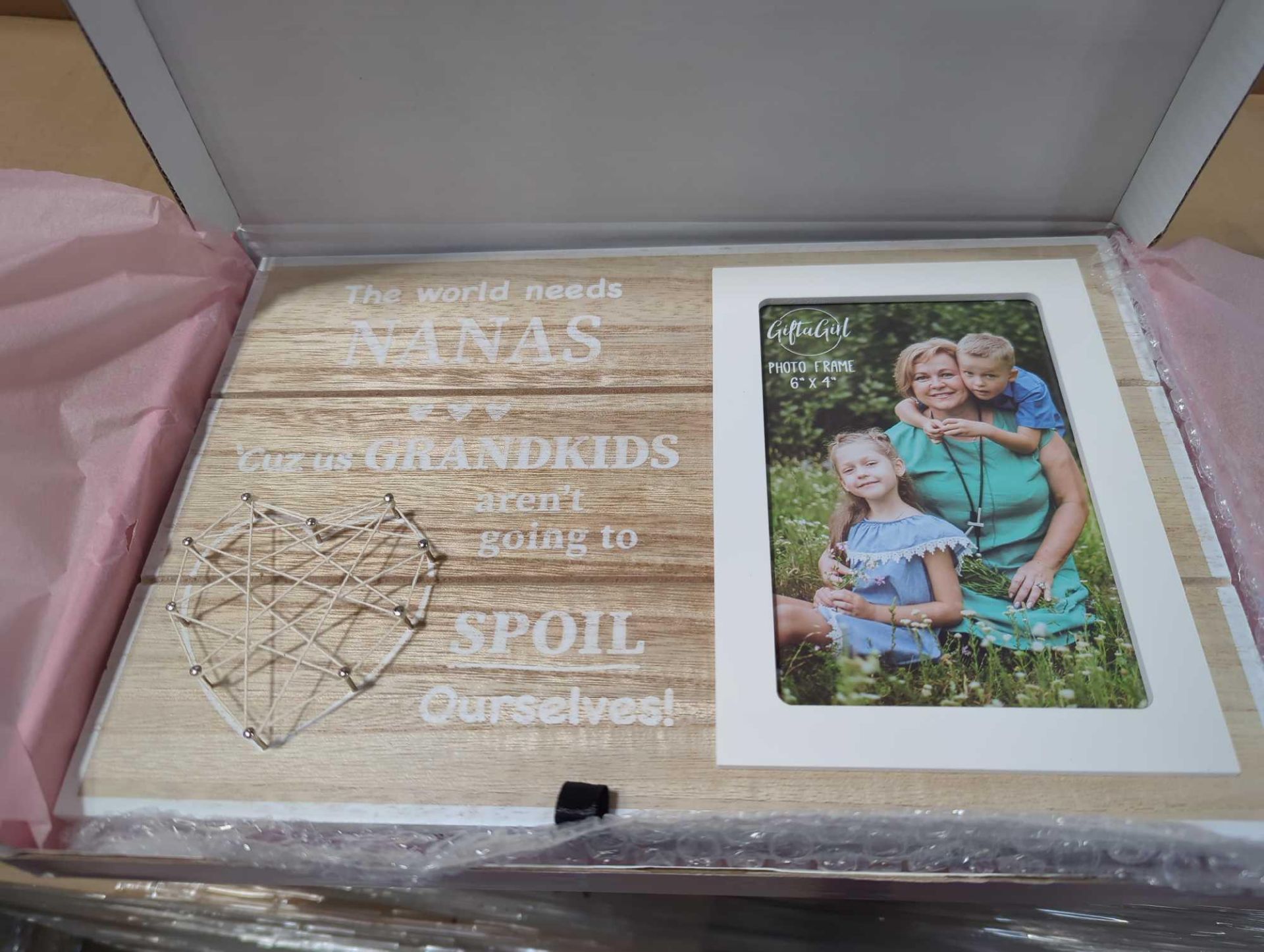 Pallet- Decor: The World needs Nanas 'coz us grandkids arent going to spoil ourselves! - Image 3 of 6