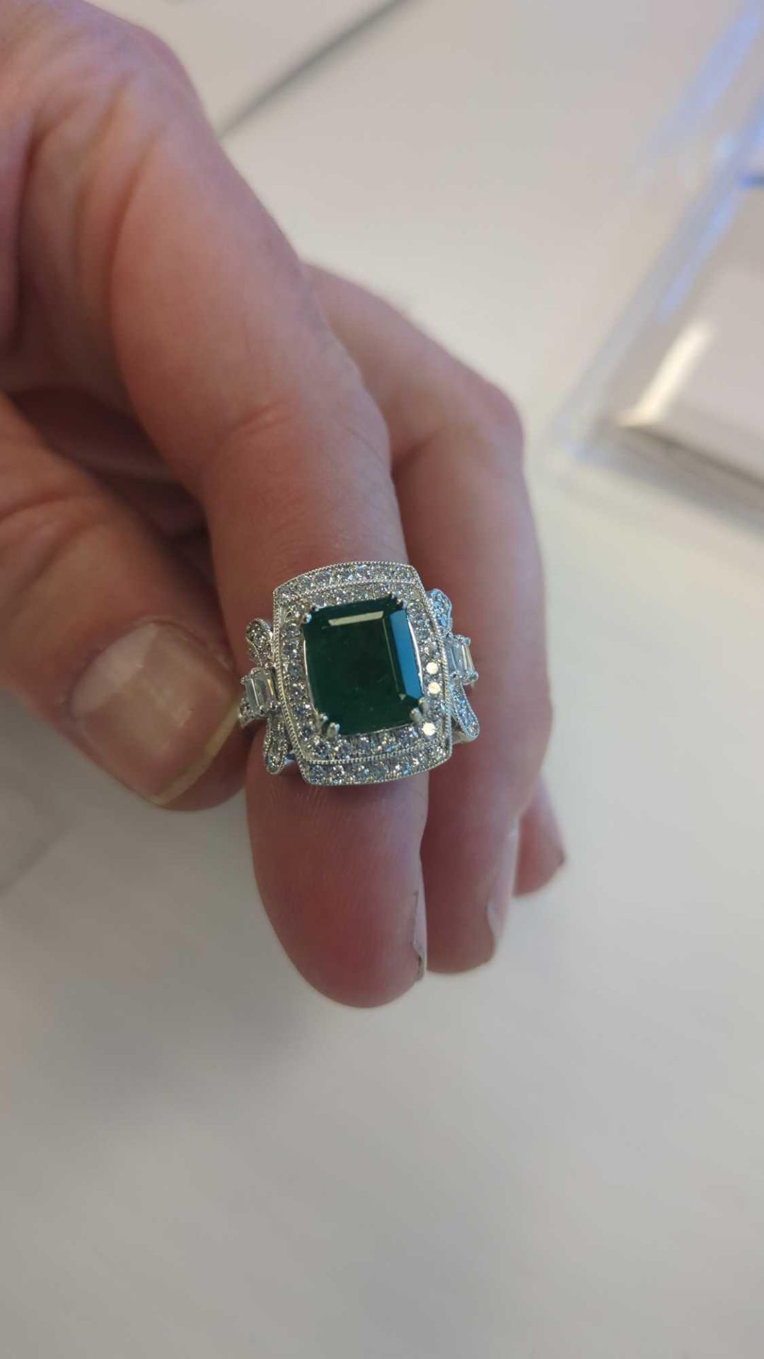 Jewelry: Emerald & Diamond Ring Platinum 3.45 Cts Emerald/ 1.07 Diamond - Image 2 of 6