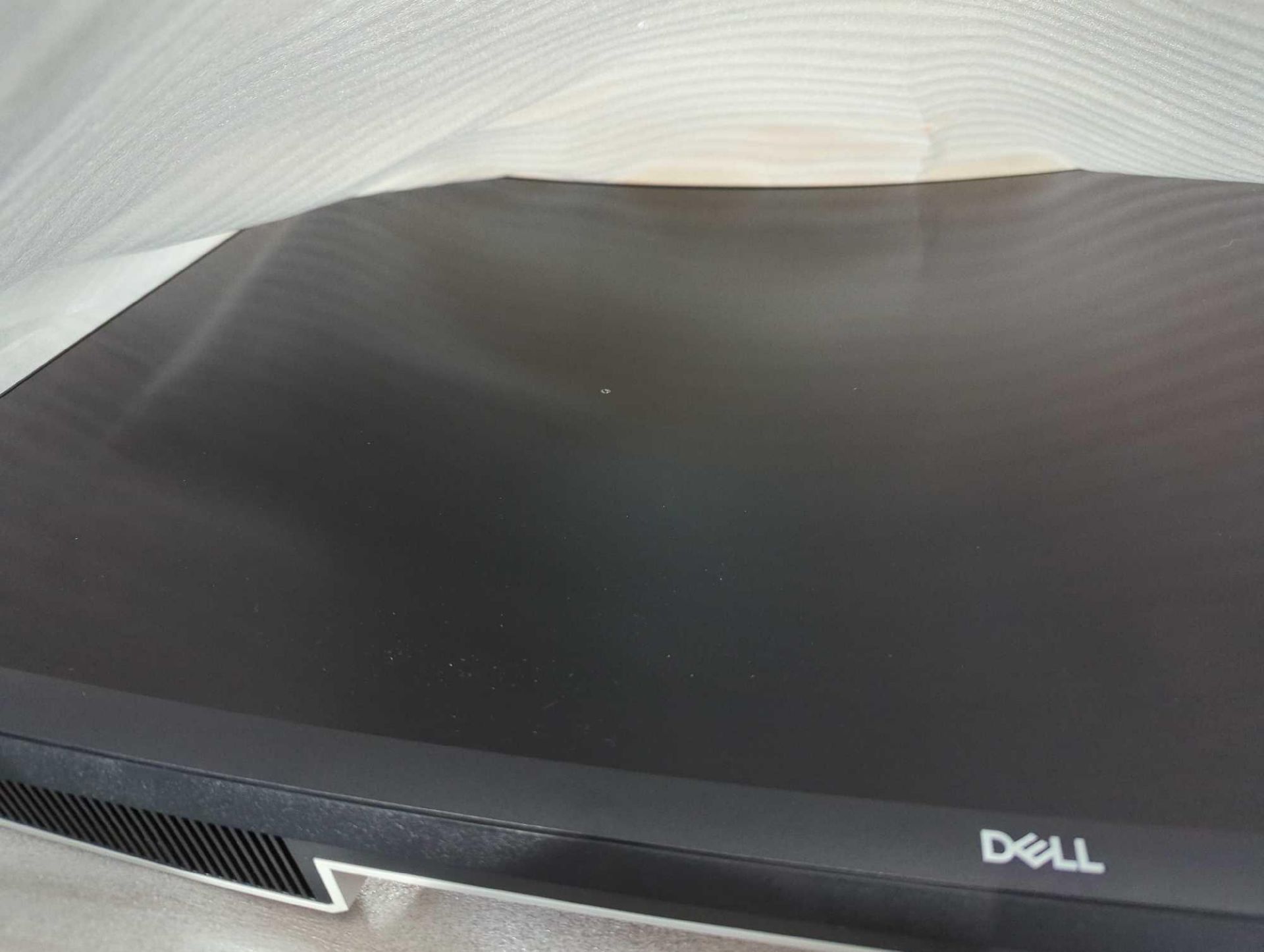 Dell & LG Monitors - Image 7 of 15
