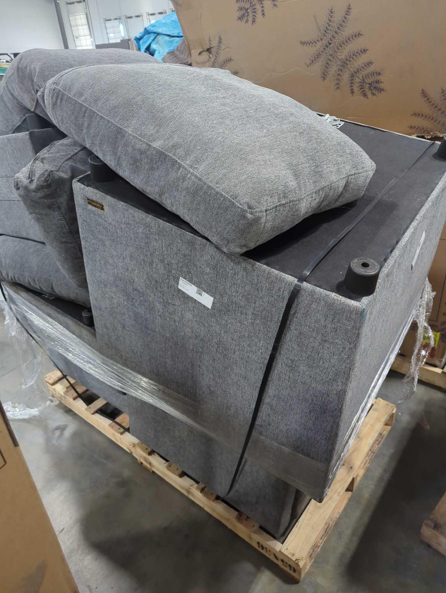 pallet of gray sofa - Image 3 of 5