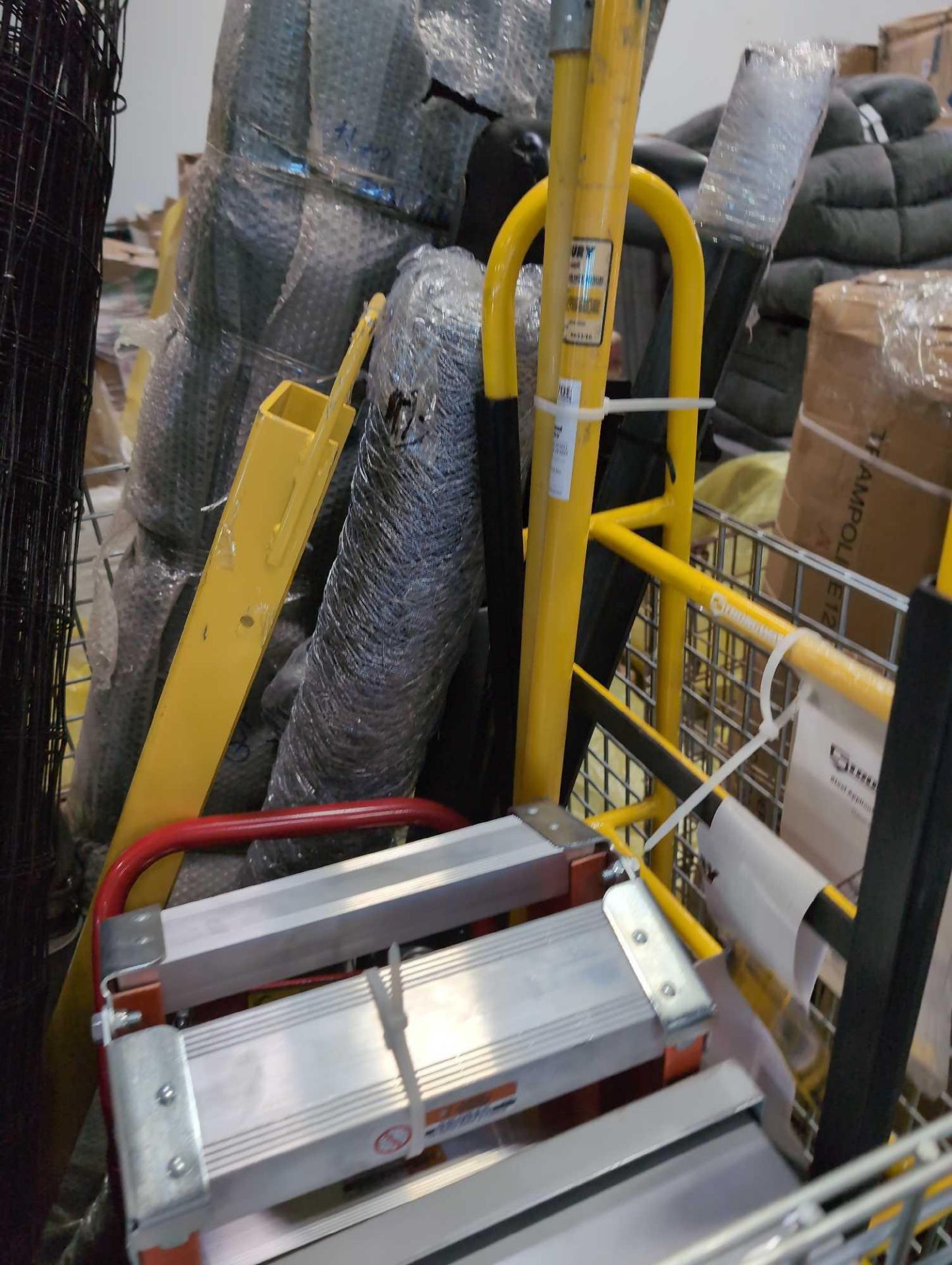 strongway still appliance hand truck, step ladders, fencing and other items - Image 2 of 7