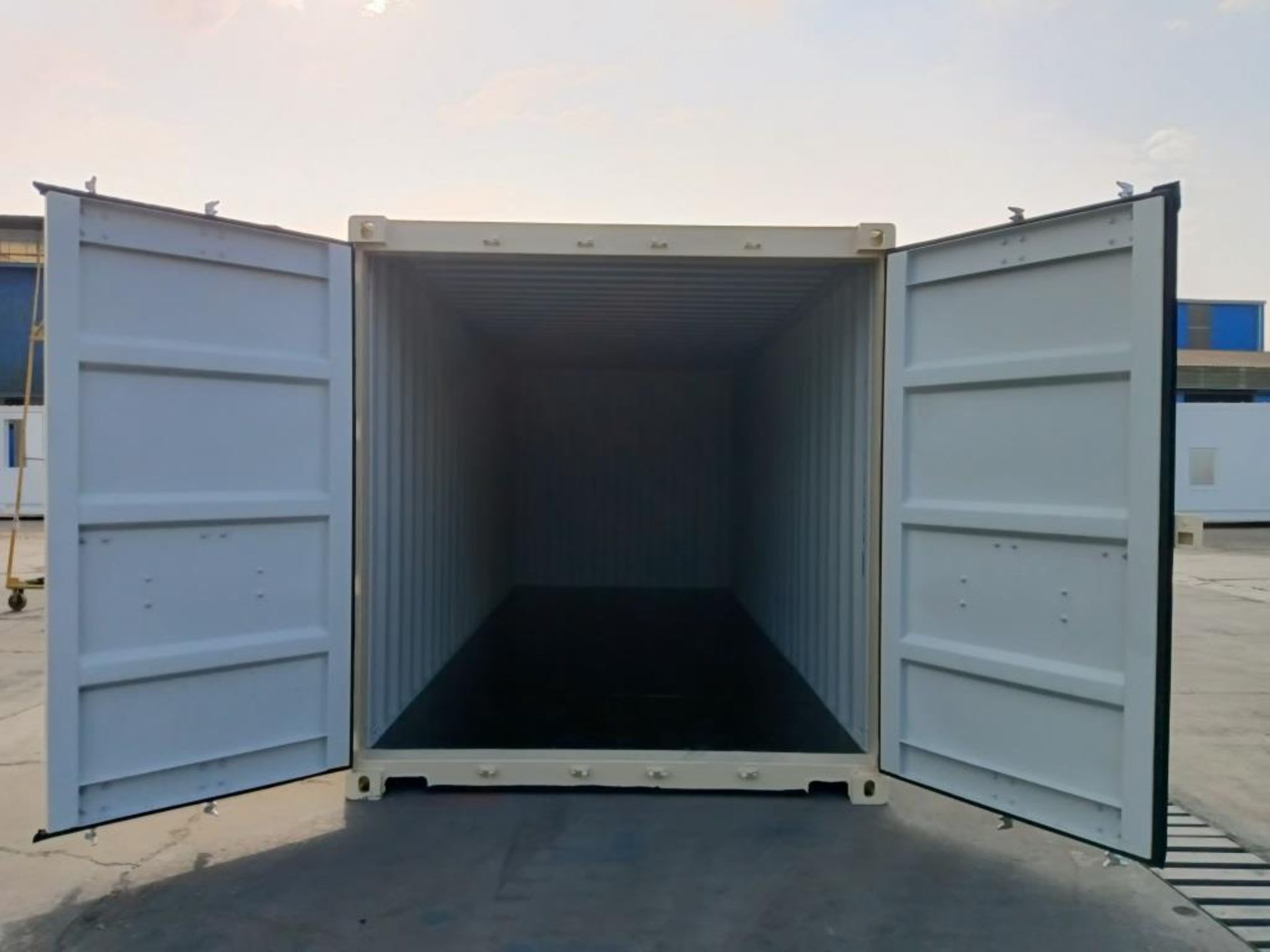 Shipping Container 20' Brand new, beige - Image 4 of 4