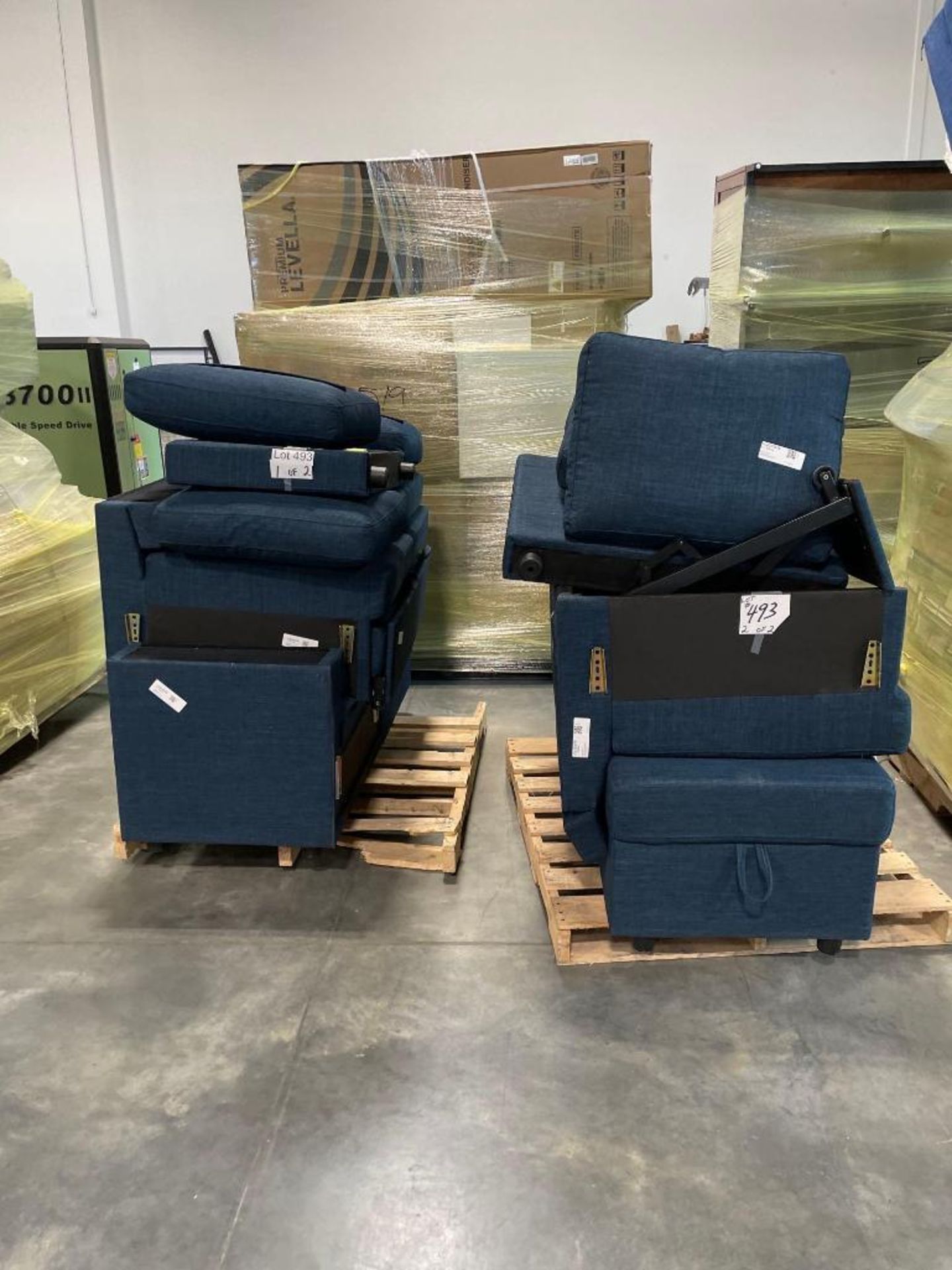 pallet of blue sofa or possible sectional? - Image 7 of 10