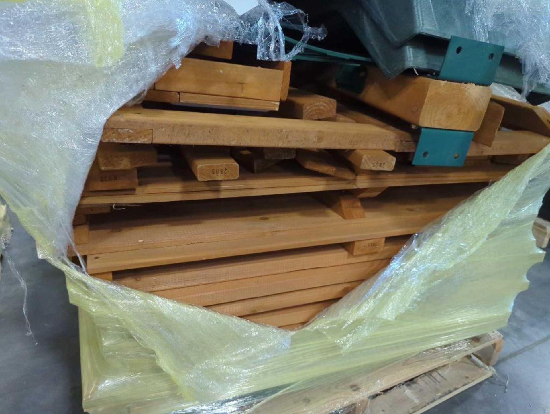 pallet of leather, sofa and other items - Image 3 of 5