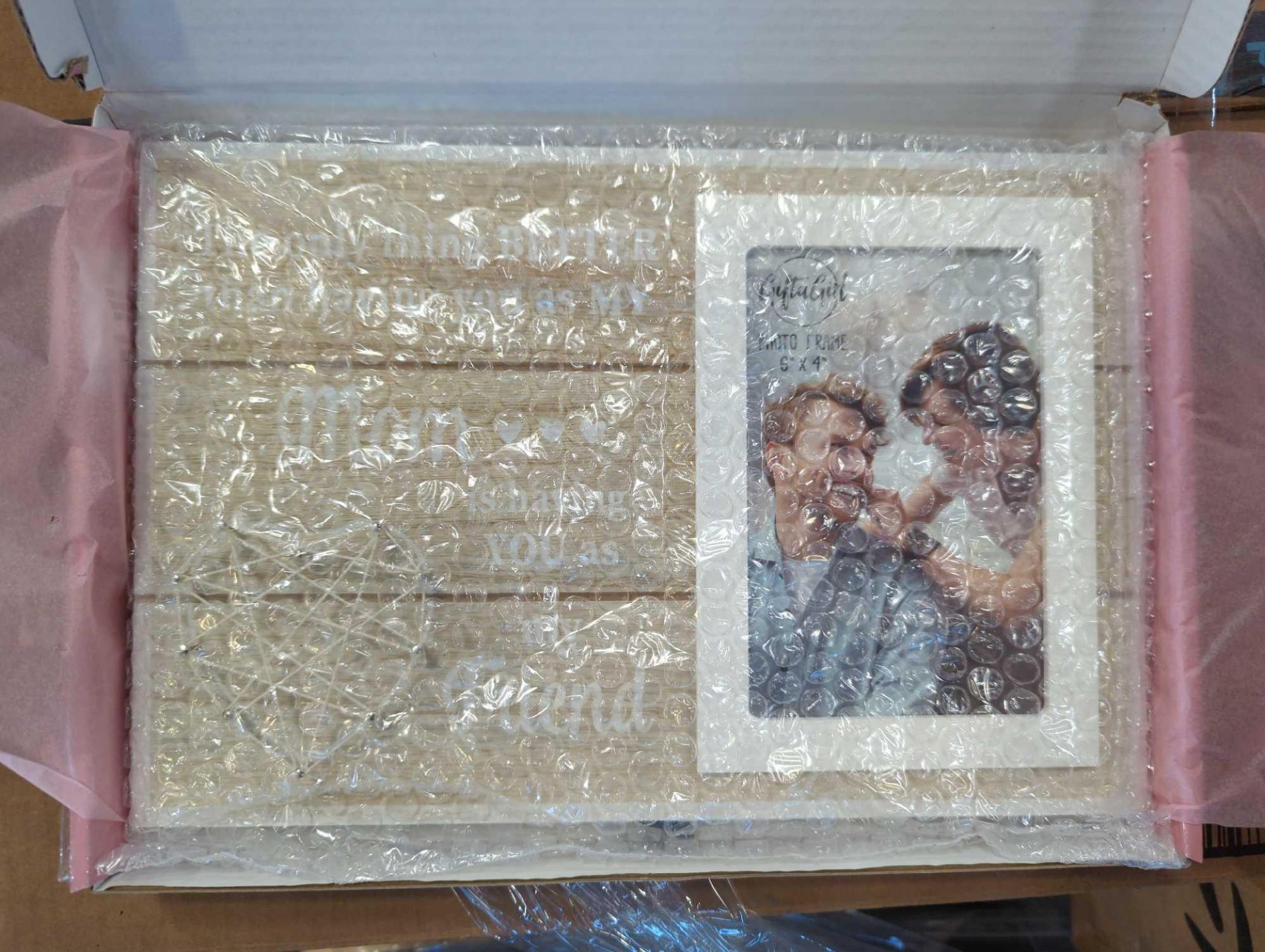 Pallet- Picture Frame w/mom The Only thing better than having you as my Mom is having you as my frie - Image 2 of 14