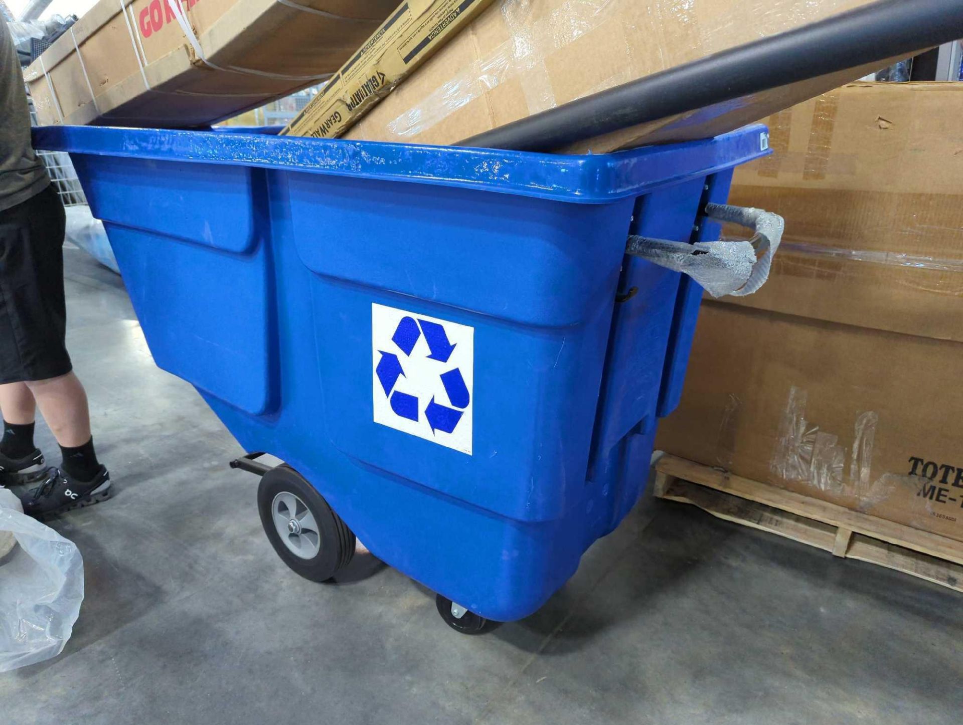Recycle Cart, Go Rhino, Gladiator Gear wall panels - Image 4 of 5