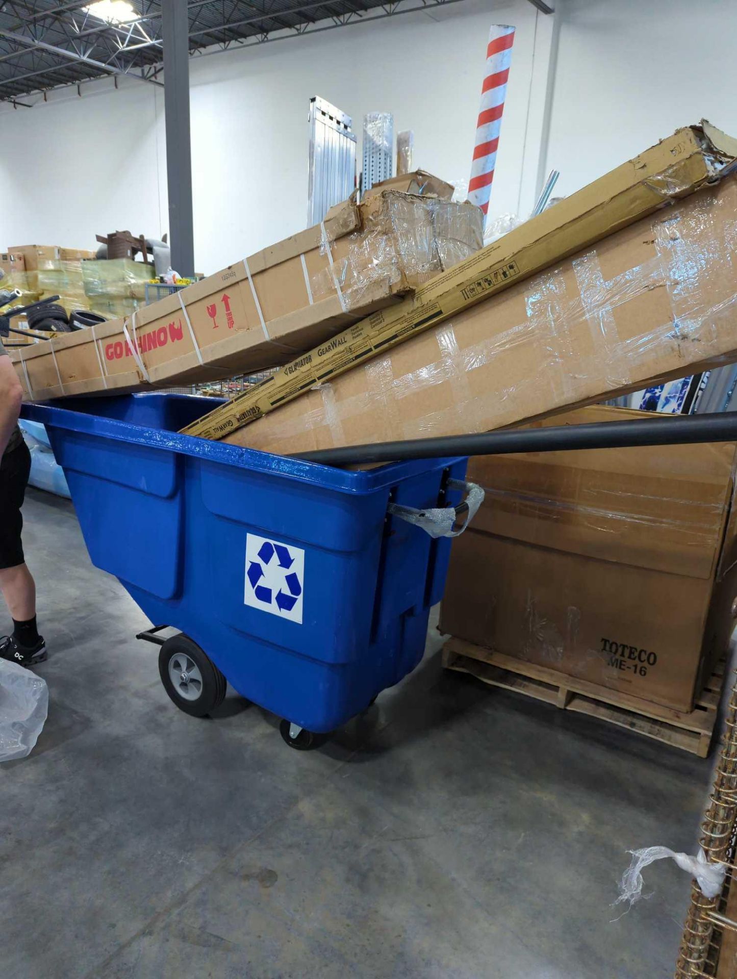 Recycle Cart, Go Rhino, Gladiator Gear wall panels - Image 5 of 5