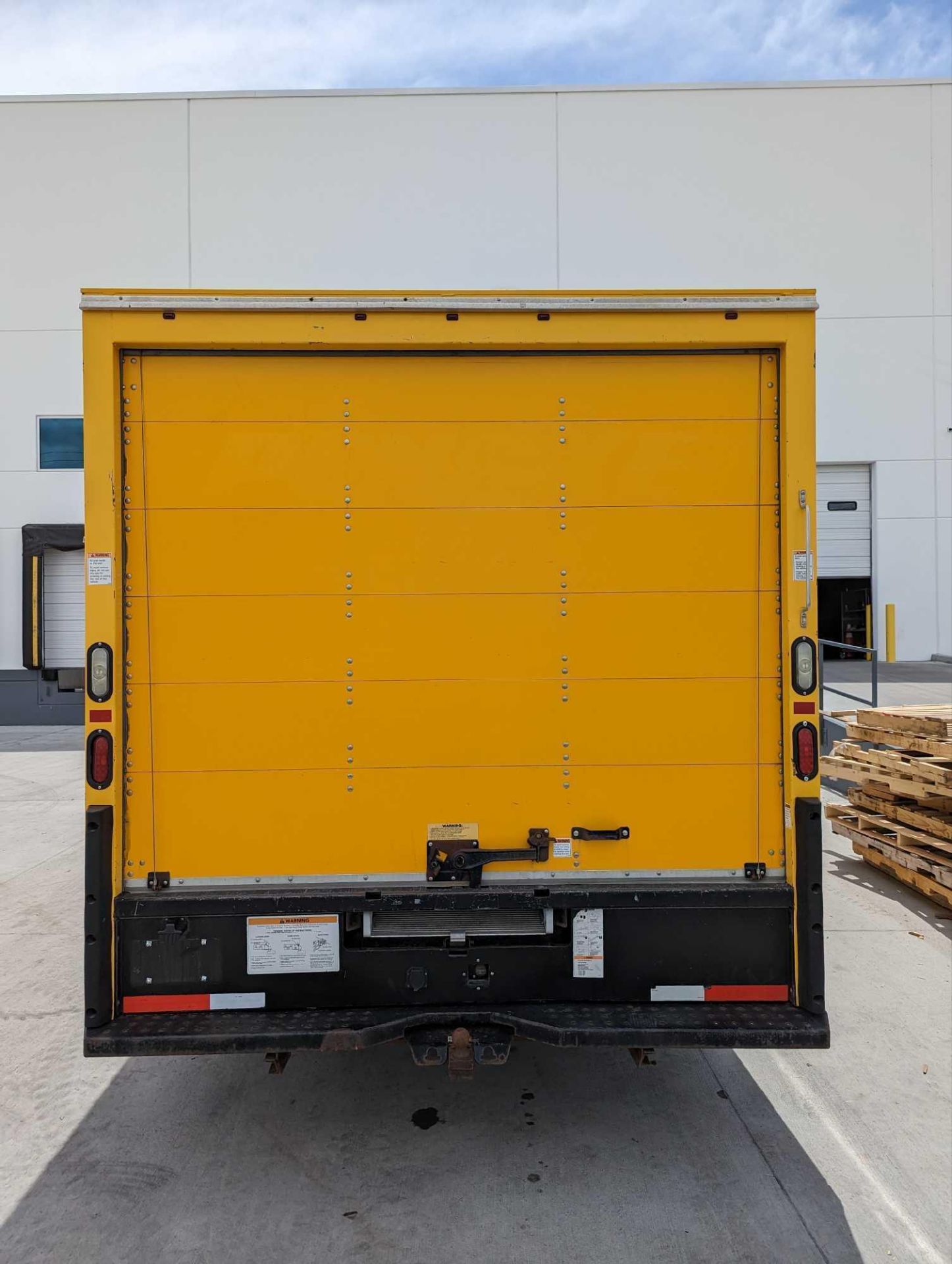 2014 Box Truck - Image 6 of 17