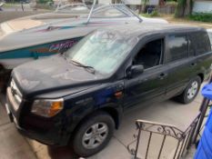 2006 Honda pilot 2WD: This is a non-running car. Exterior is in poor condition, paint is oxidized, t