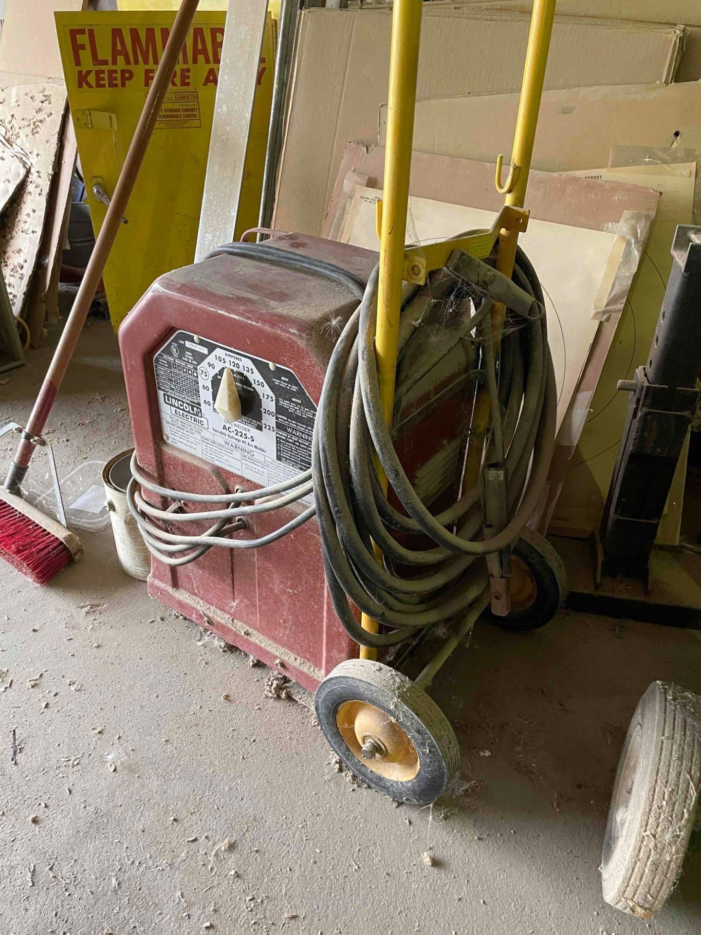 Lincoln electric arc welder with acetlyne tanks - Image 3 of 3