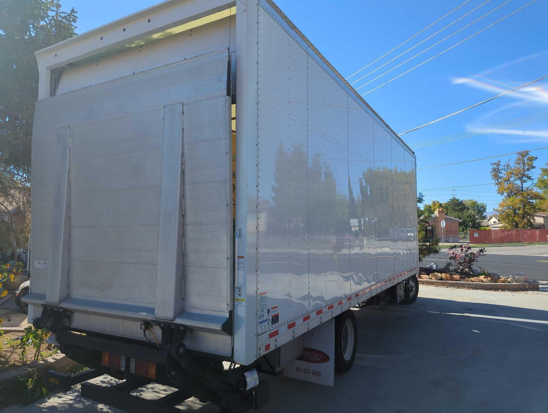 2023 Isuzu NPR Box Truck Tiltmaster - Image 33 of 39