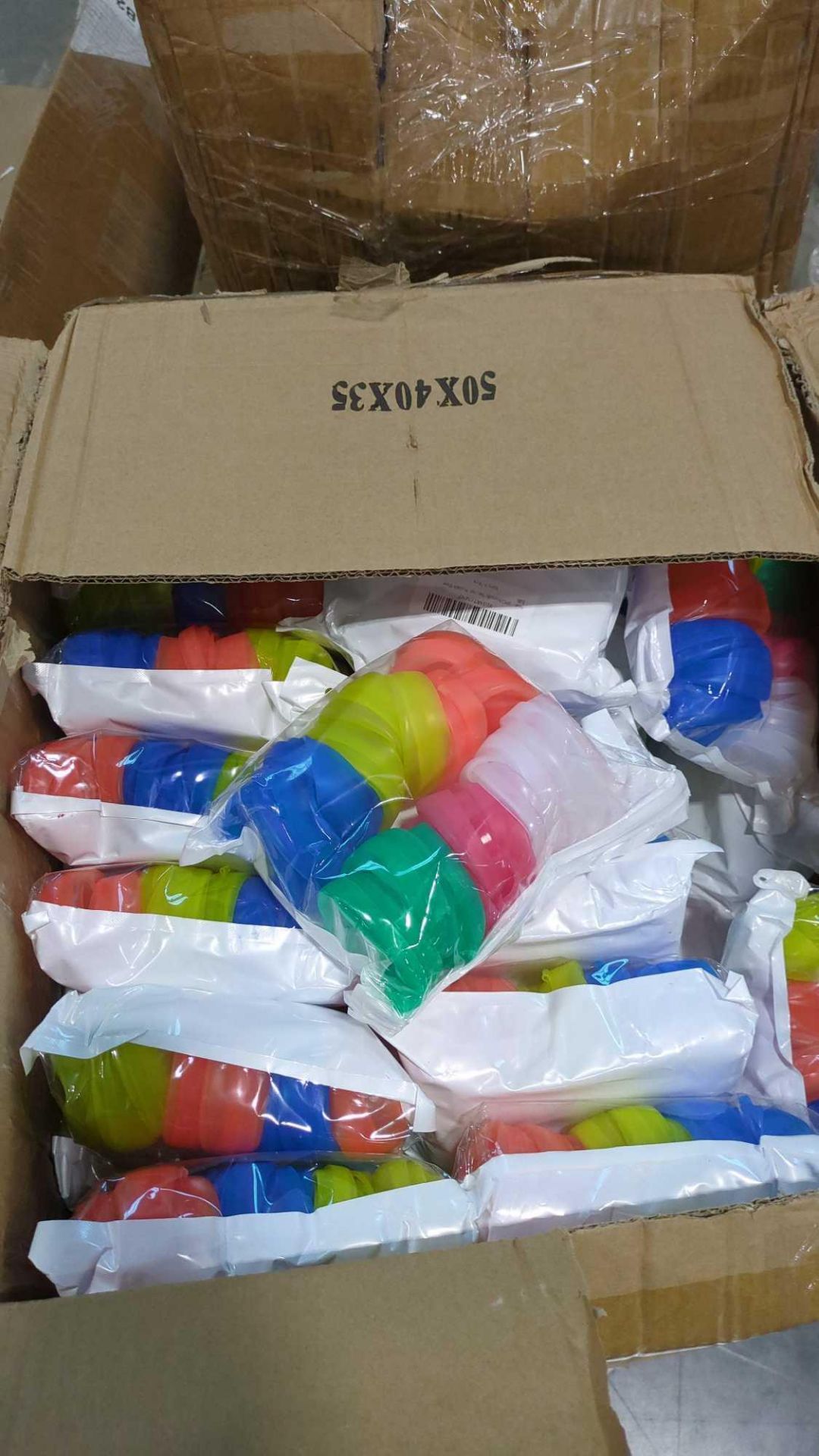 Pallet- reusable water ballons, eye mask set, hose, car parts, and more - Image 4 of 15