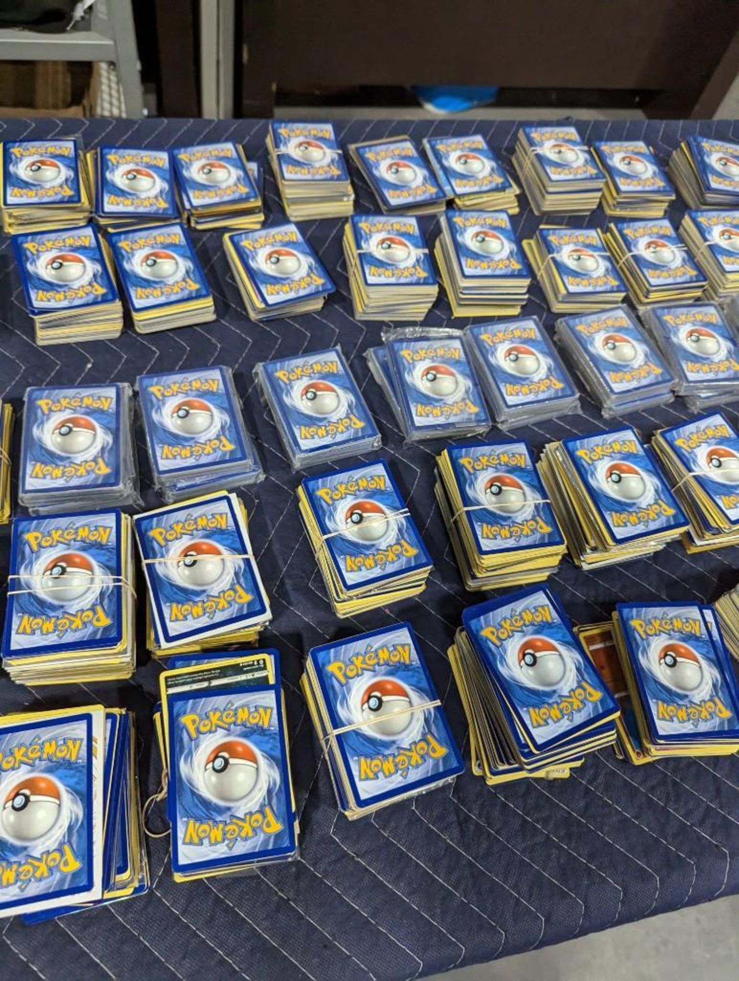Bulk Pokemon Cards 33 lbs - Bild 3 aus 6