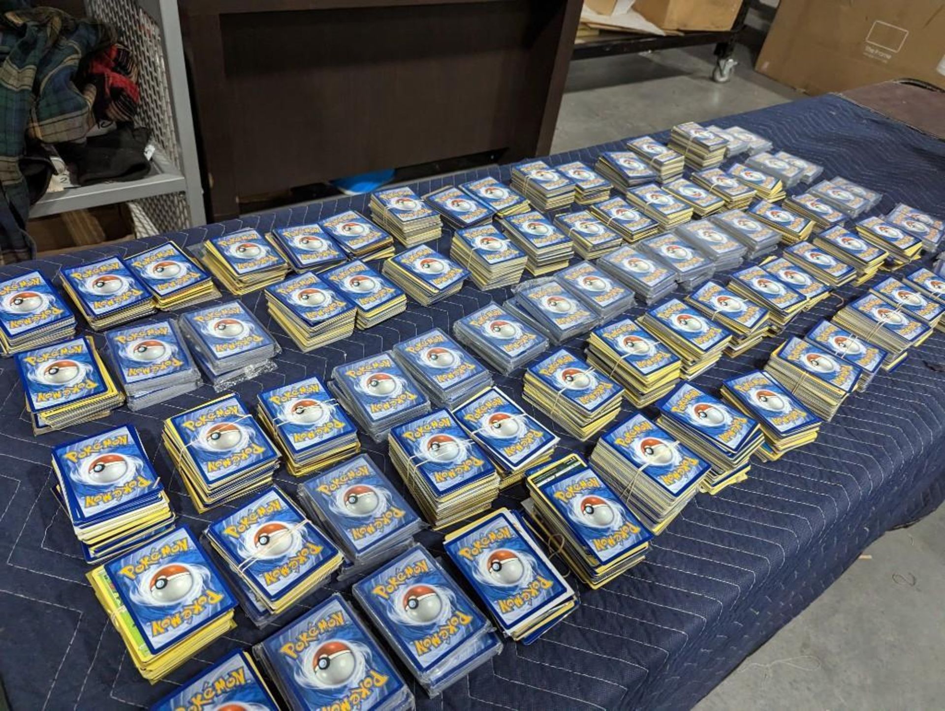 Bulk Pokemon Cards 33 lbs - Bild 2 aus 6