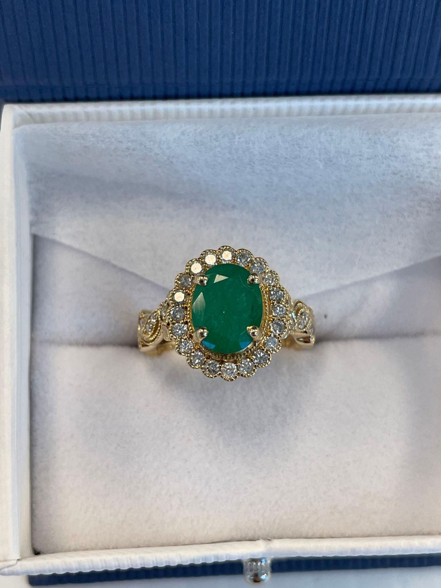 2.15 ct Natural Emerald & Diamond Gold Ring - Image 2 of 6