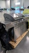 Pallet- Members mark large grill, used