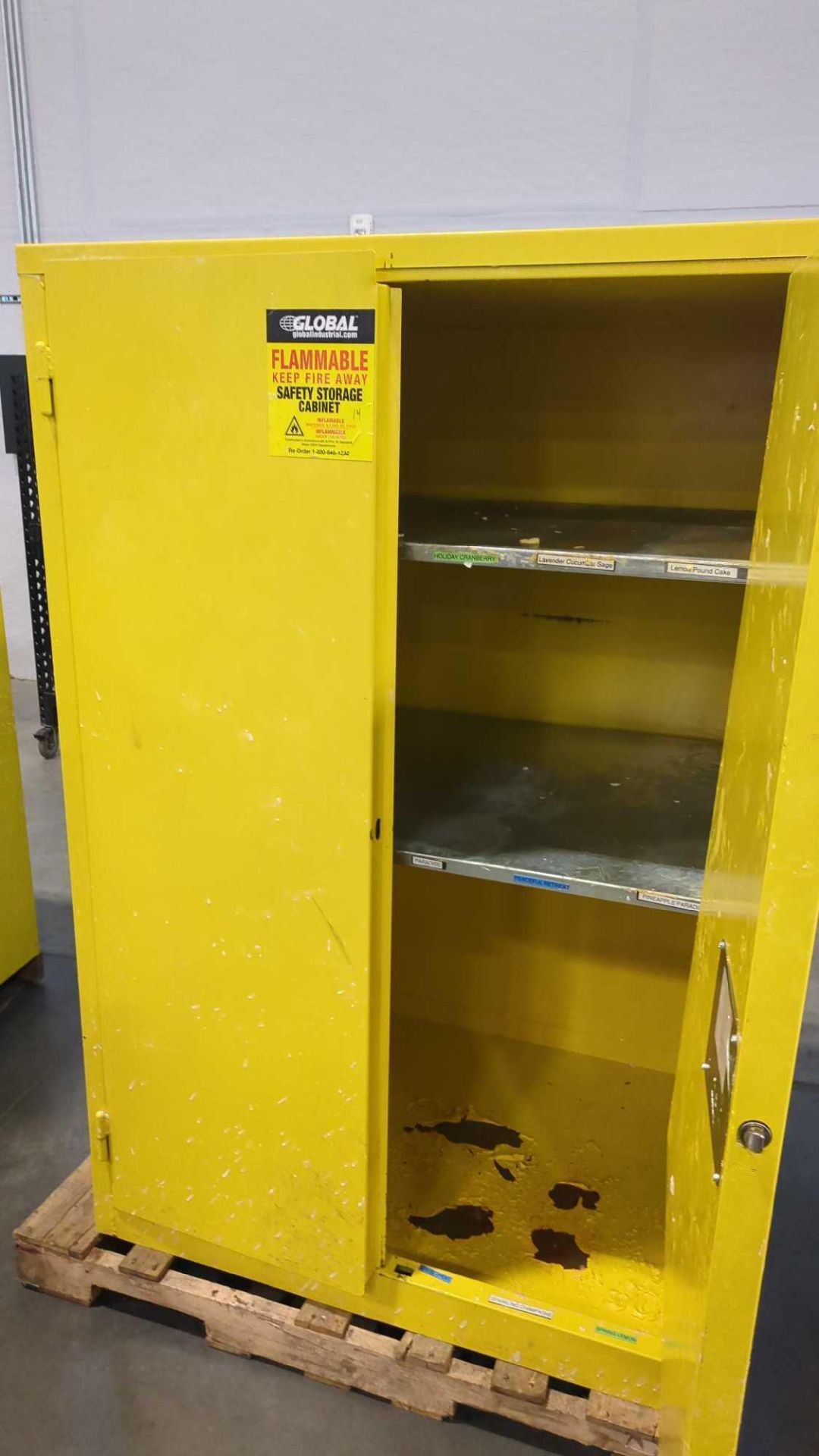 flammable storage cabinet - Image 3 of 3