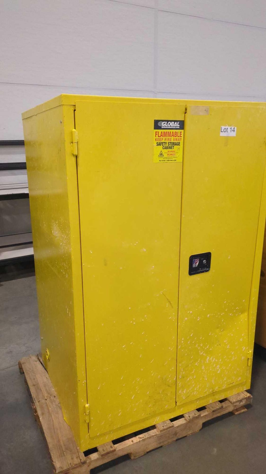 flammable storage cabinet - Image 2 of 3