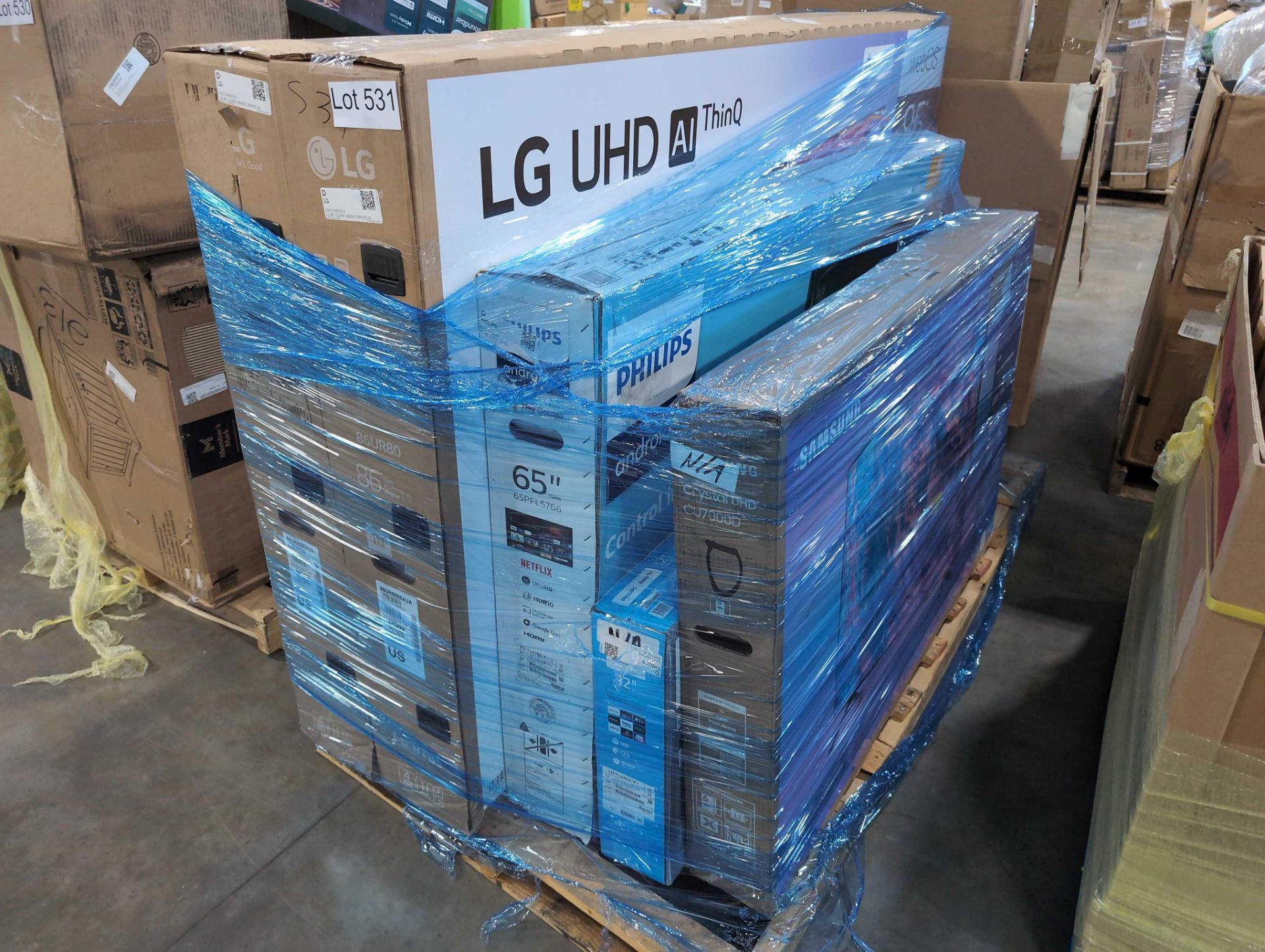 pallet of TVs degrade means working but cosmetic damage to LG 86 in 65-in 32 inch and Samsung 55-in - Image 10 of 10