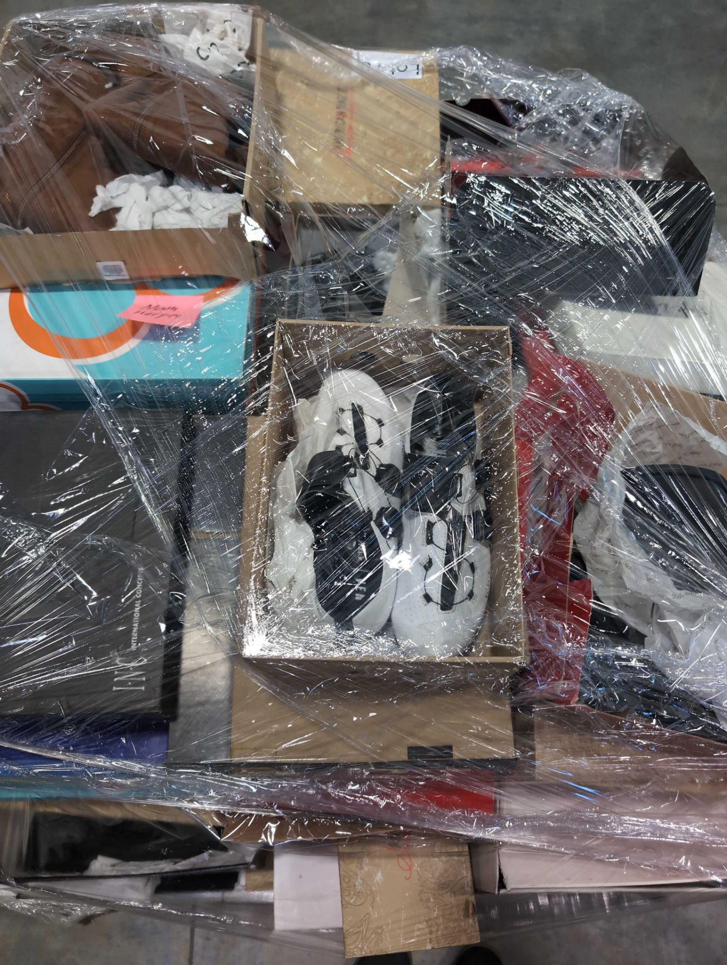 Pallet of misc Shoes - Image 6 of 7