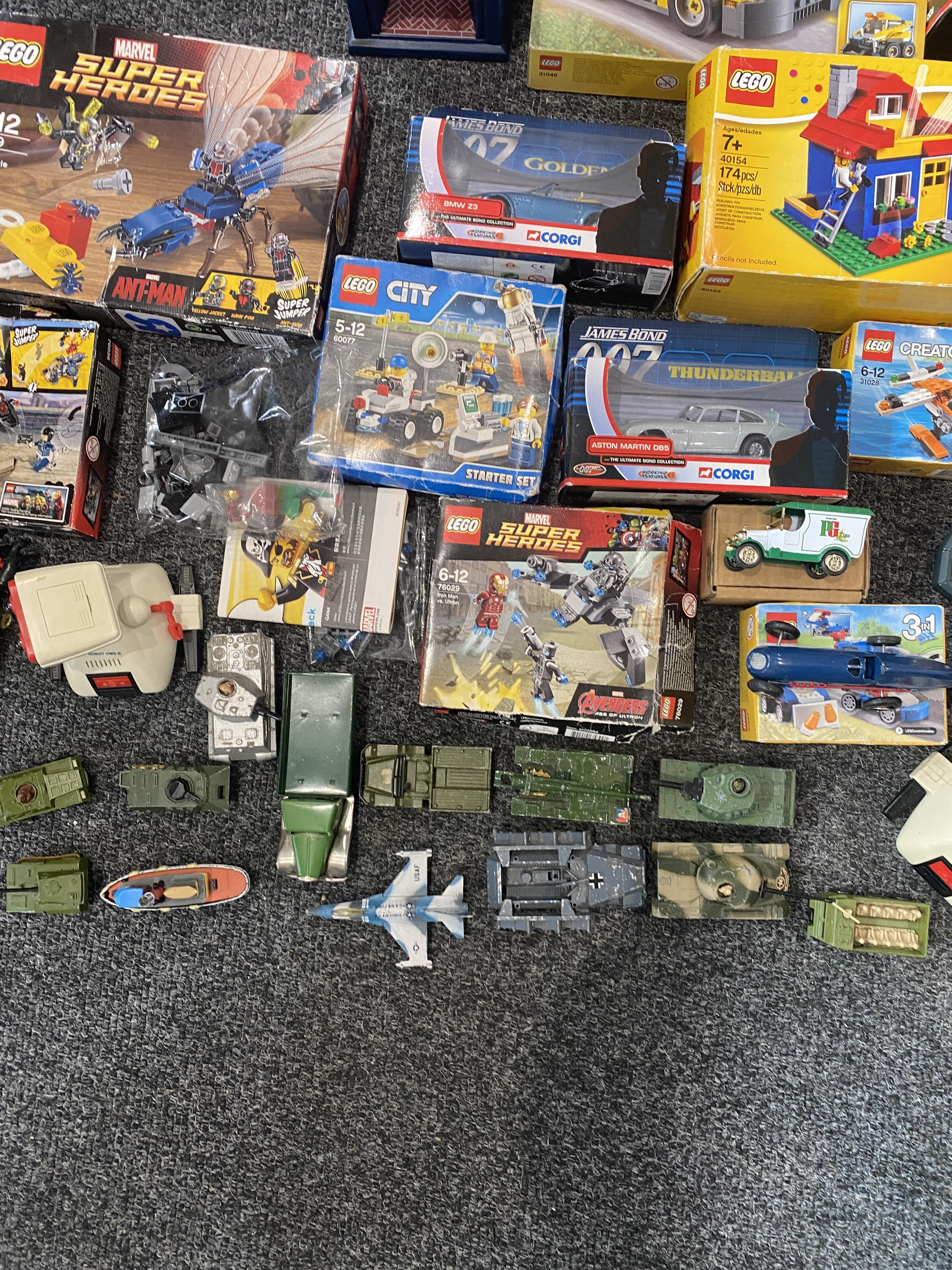 Collection of Vintage Toy Vehicles along with a ca - Image 14 of 28