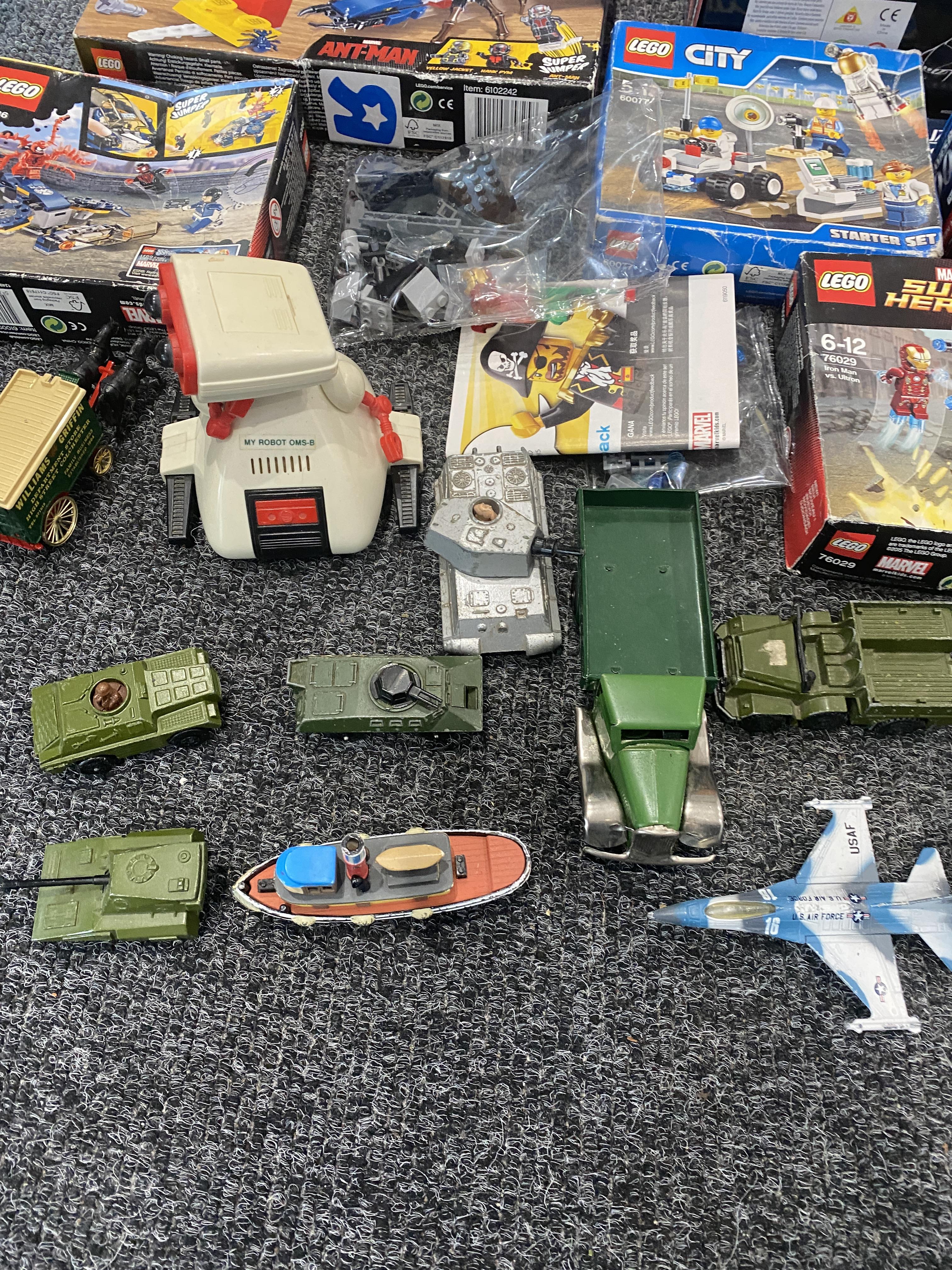 Collection of Vintage Toy Vehicles along with a ca - Image 16 of 28