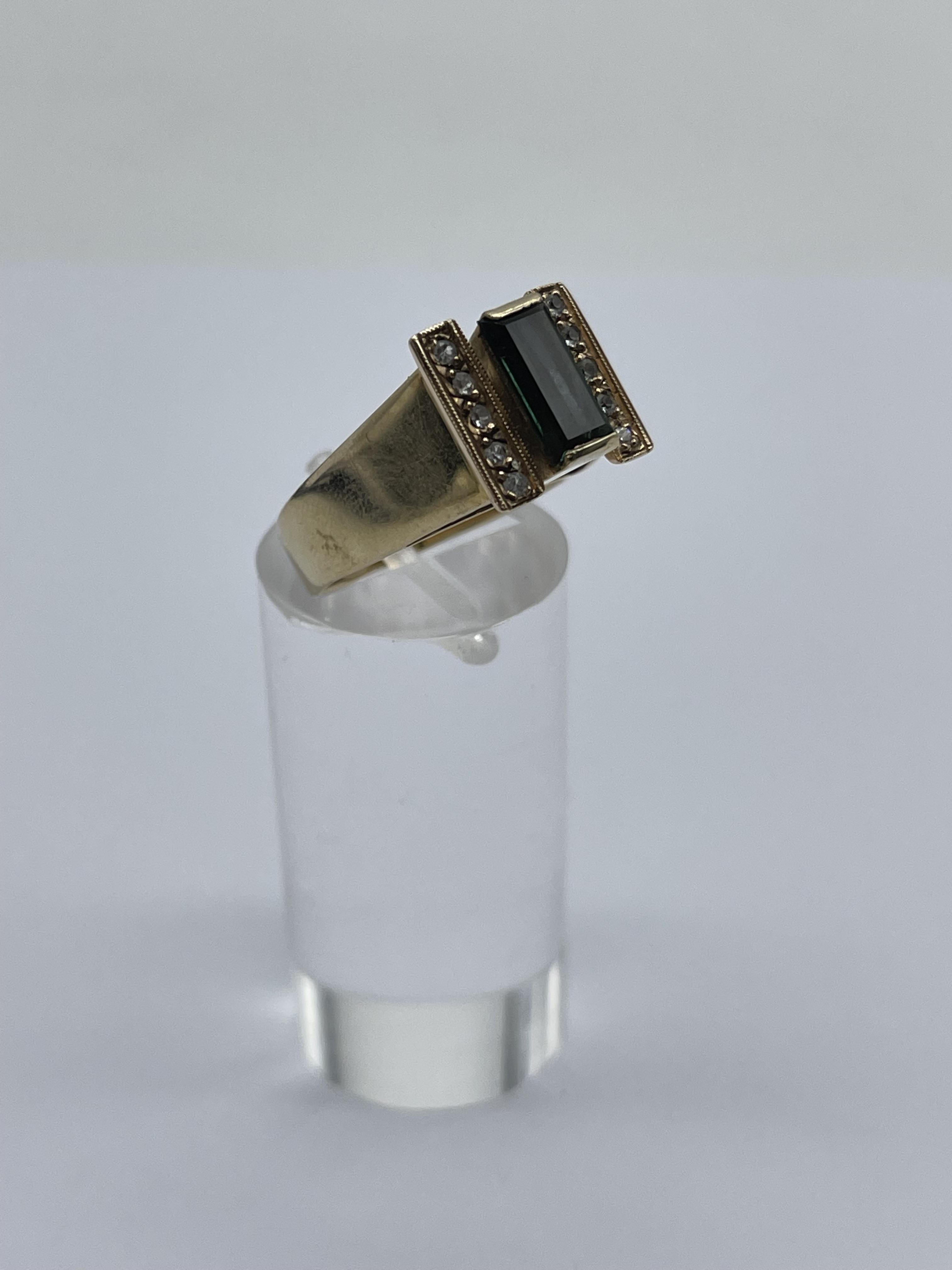 9ct Yellow Gold Ring. - Image 6 of 11