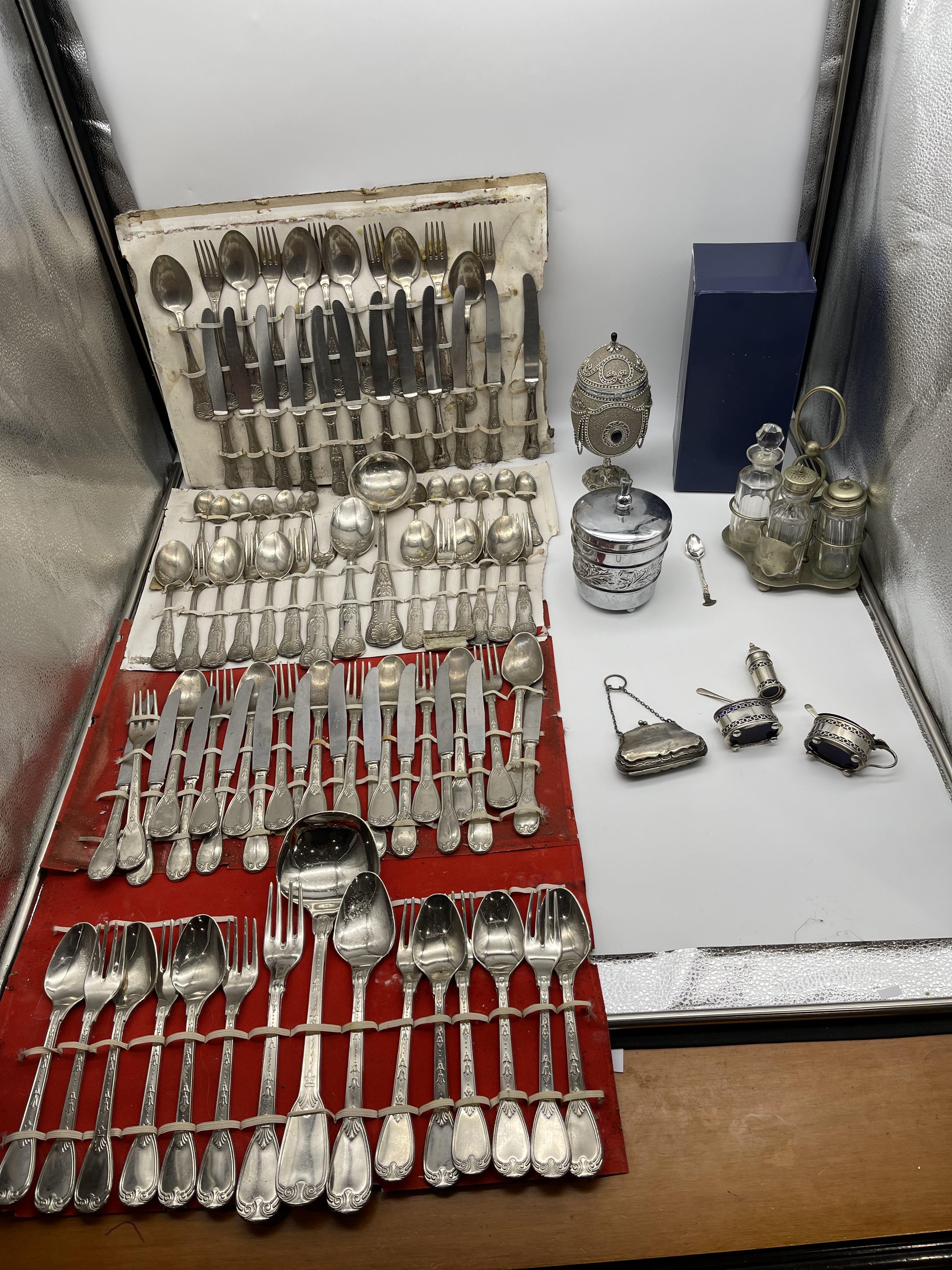 Collection of Silver Plated Cutlery along with Hal - Image 27 of 27