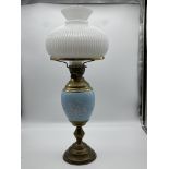 Vintage Brass and Ceramic Oil Lamp. Good conditio