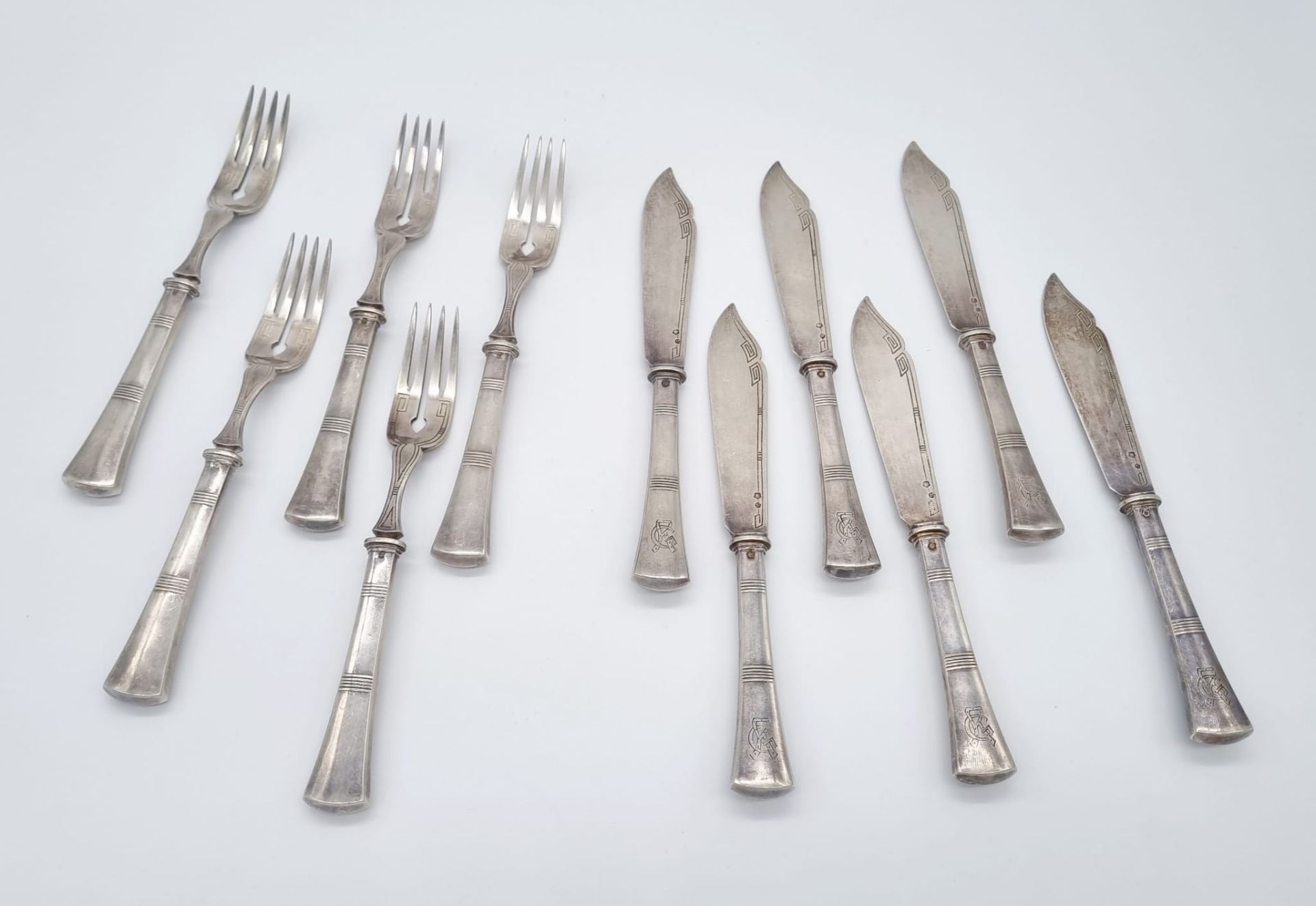 Fischbesteck, Wien 19.Jahrhundert, Griffe und Messerspitzen in 800 Silber, Gewicht: 573g,