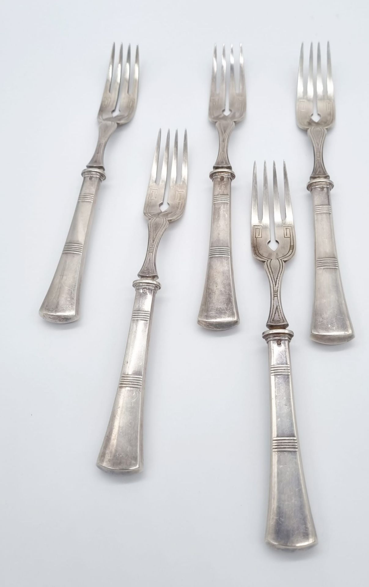 Fischbesteck, Wien 19.Jahrhundert, Griffe und Messerspitzen in 800 Silber, Gewicht: 573g, - Image 2 of 4