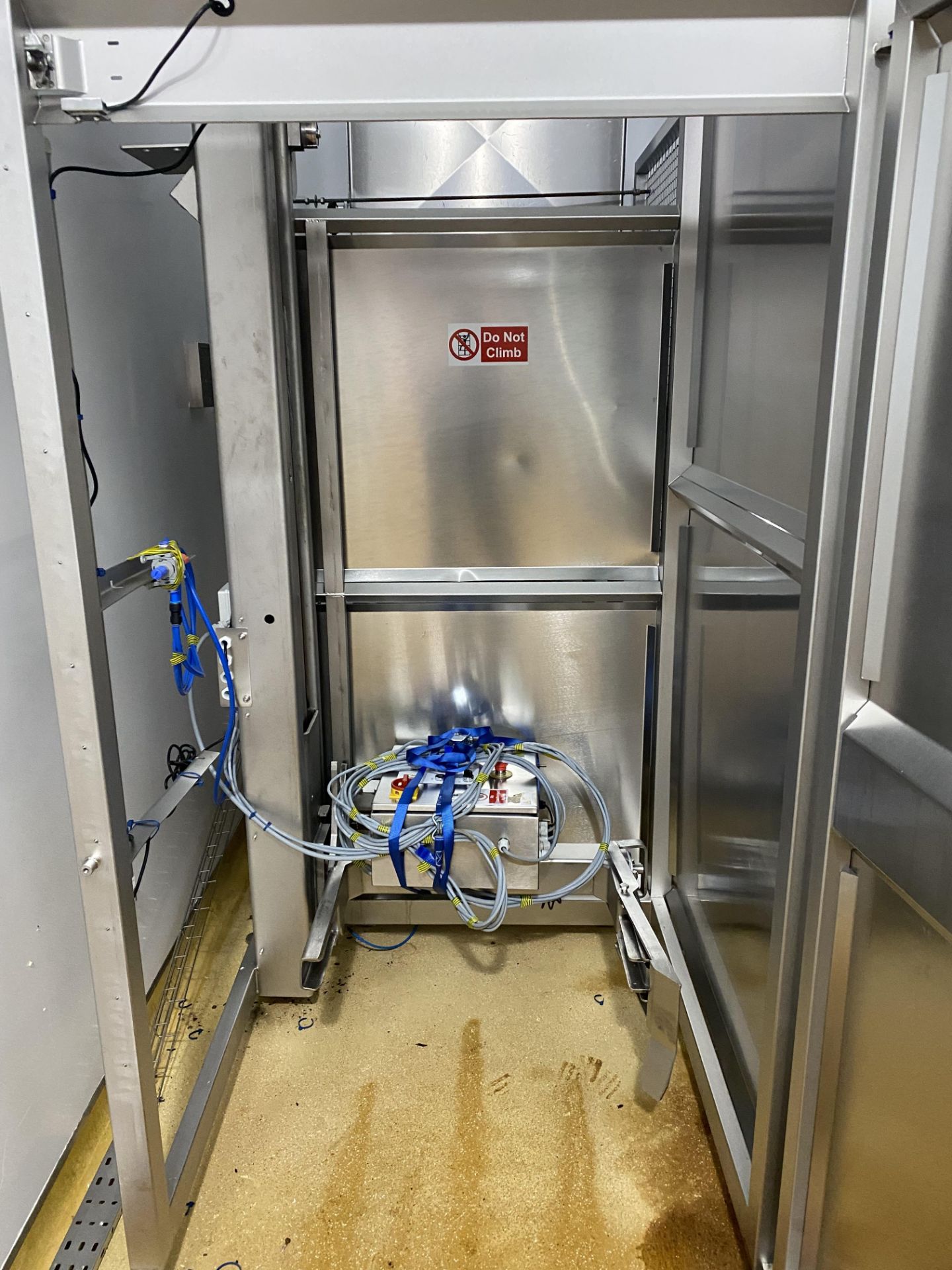 Syspal Tray waste hoist, DOM 2018 - Image 2 of 5