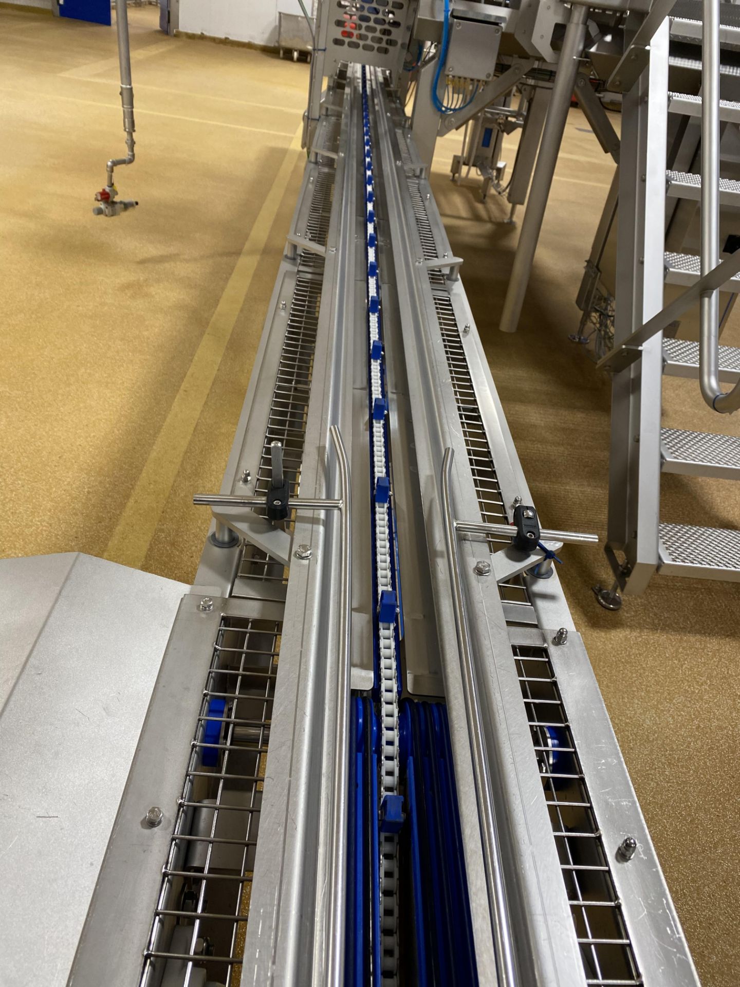 High Speed 2 Head Ishida Weighing and packing line - Image 4 of 14