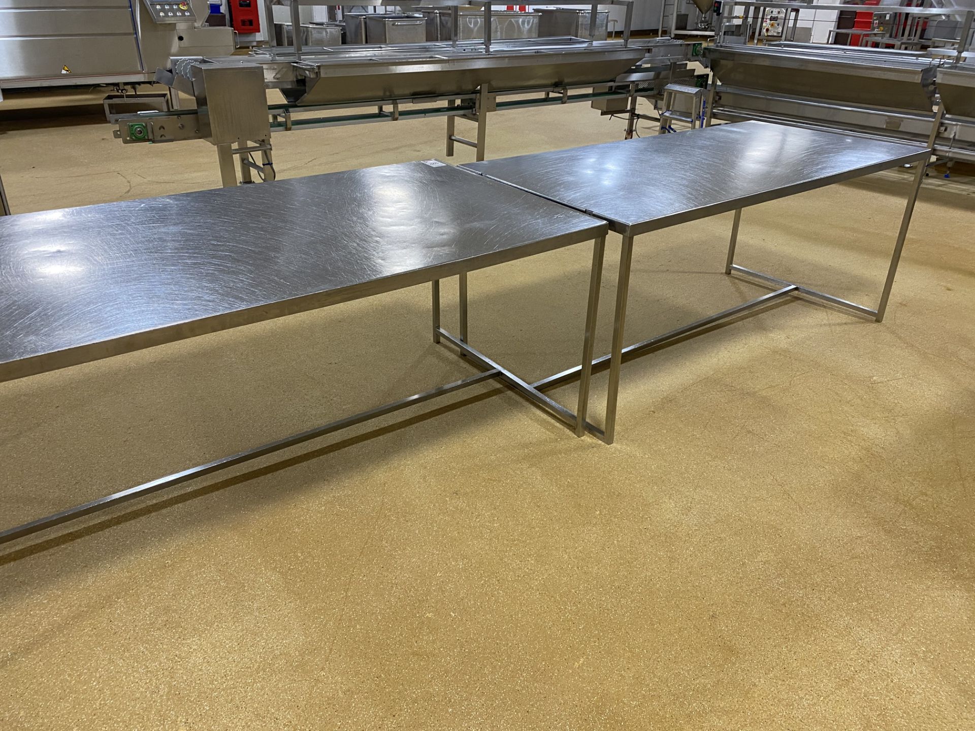 2 Stainless steel preparation tables, Length 193cm