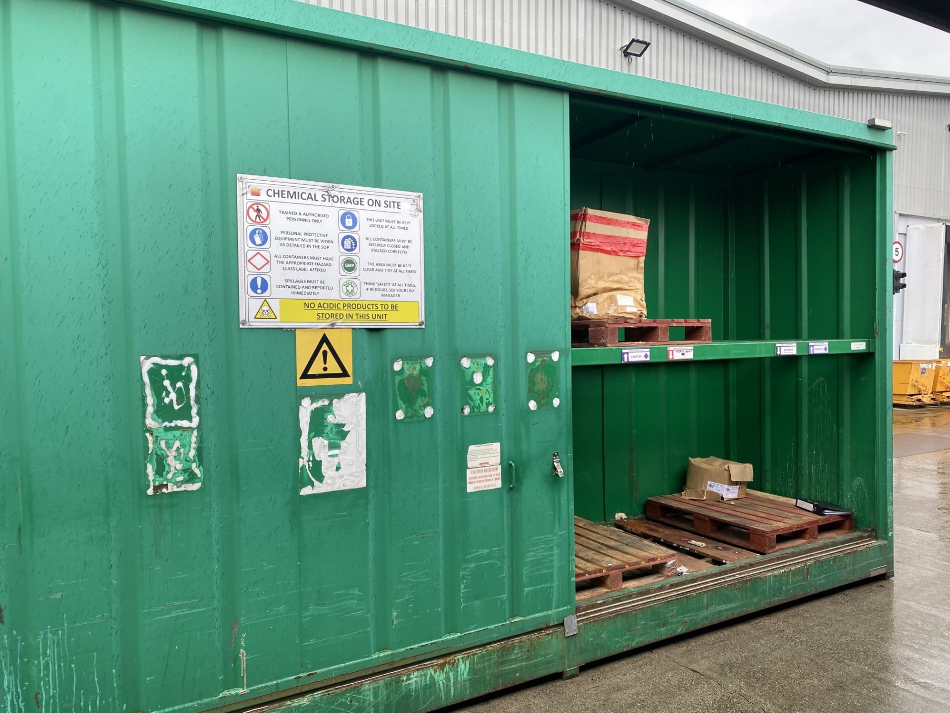 Large steel 2 door chemical storage unit - Image 4 of 5