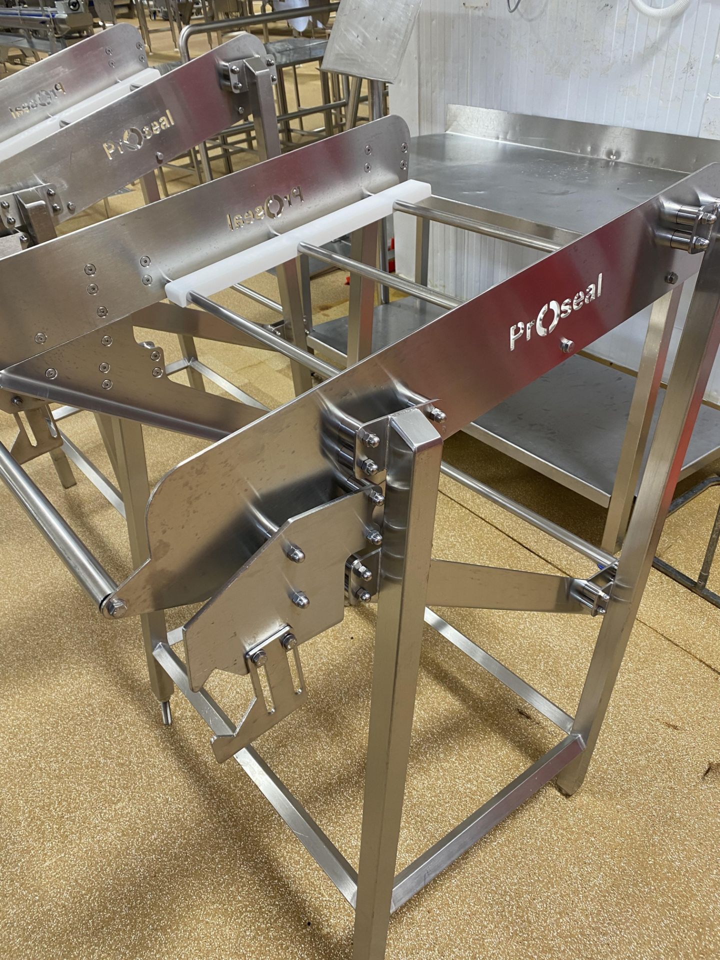 Proseal stainless steel tray picking unit - Image 2 of 2