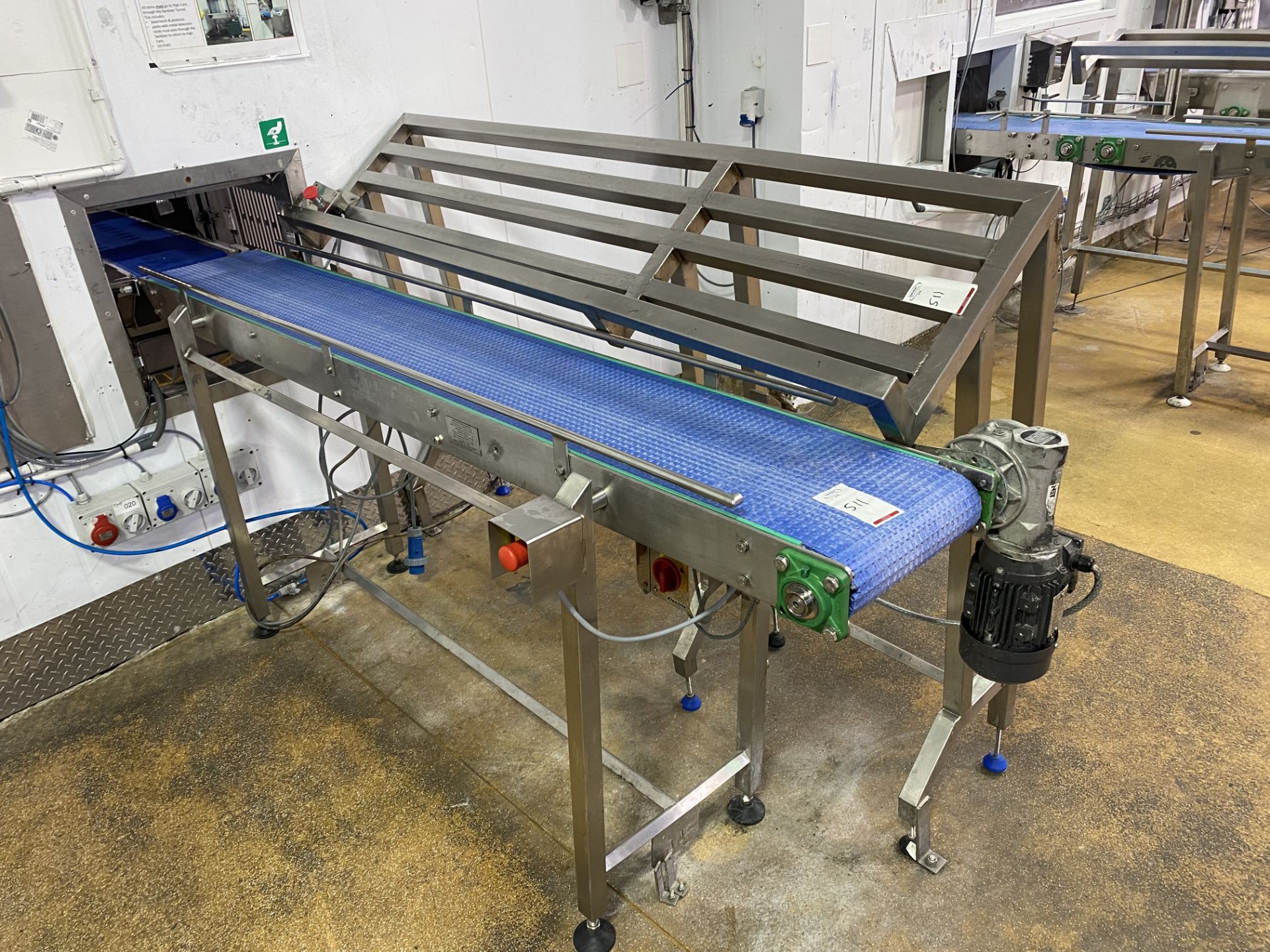 Motorised 3m conveyer 2.2m, width 30cm with stainl - Image 2 of 2