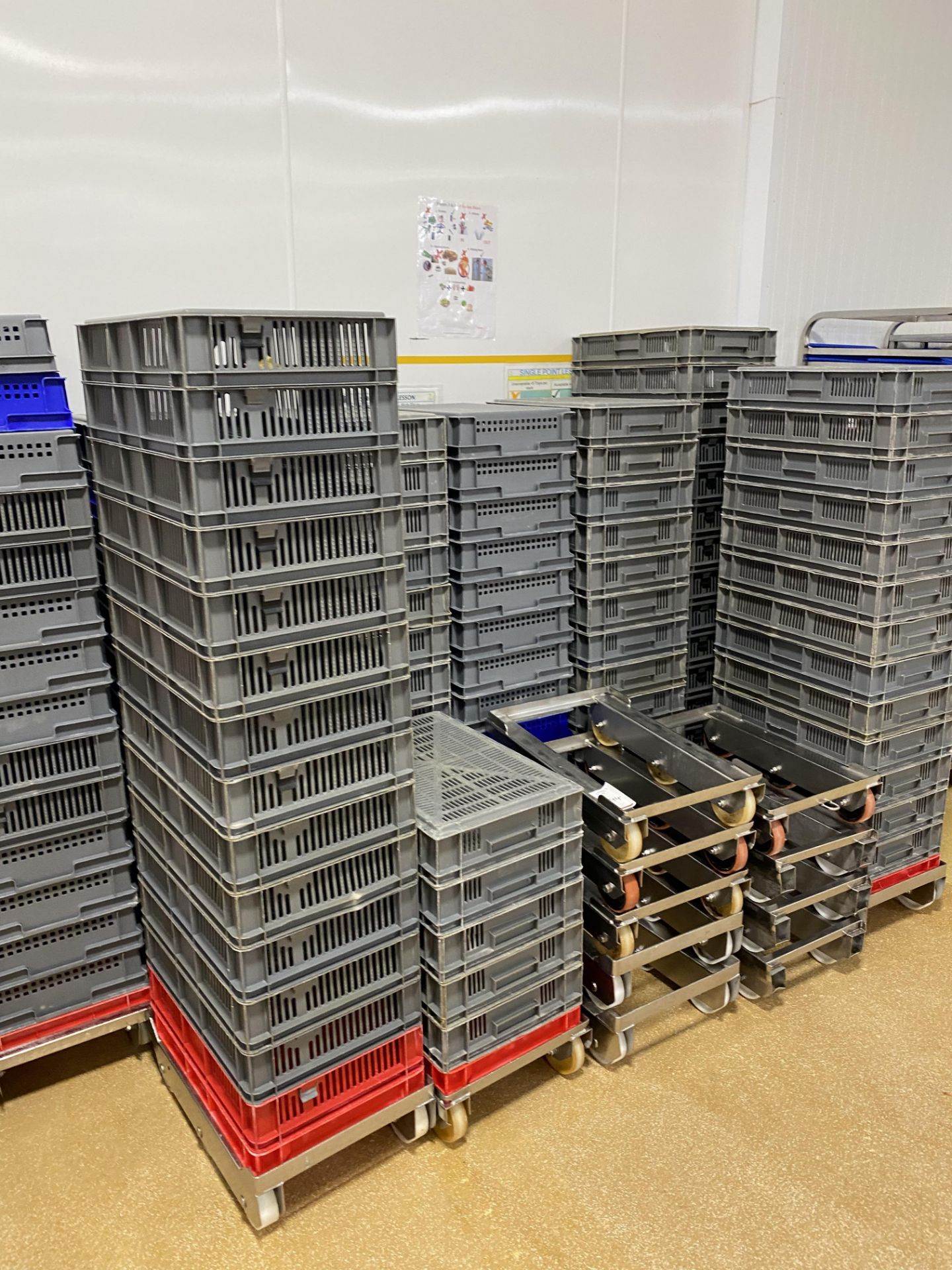 Approximately 90 grey plastic trays with 27 stainl - Image 3 of 3