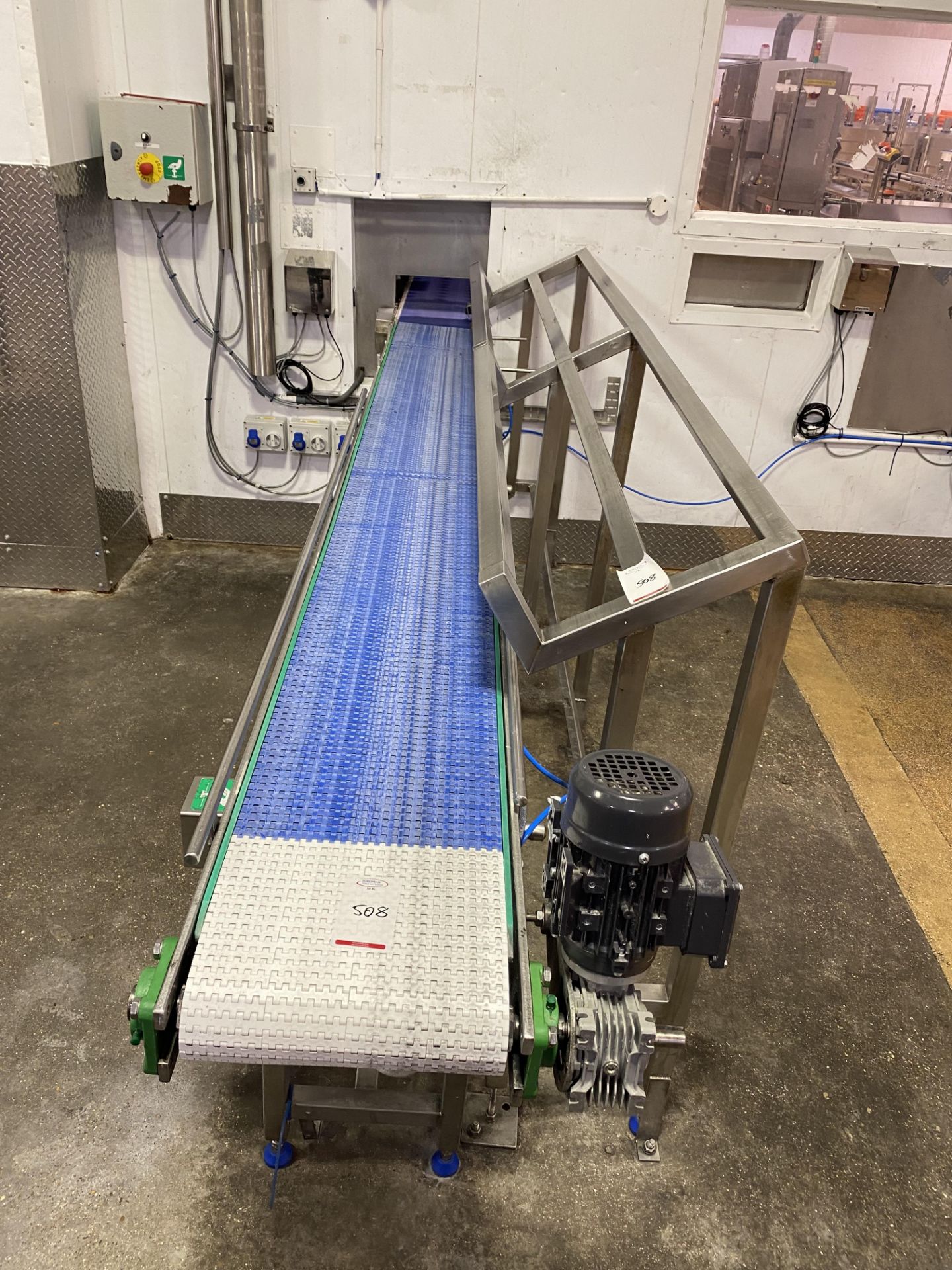 Motorised 3m conveyer with stainless steel tray ra - Image 2 of 2