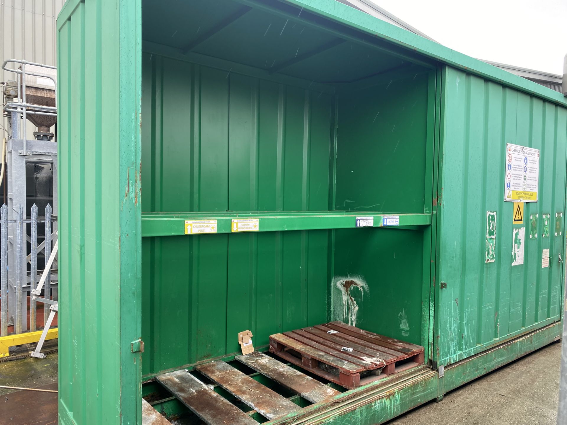 Large steel 2 door chemical storage unit - Image 3 of 5