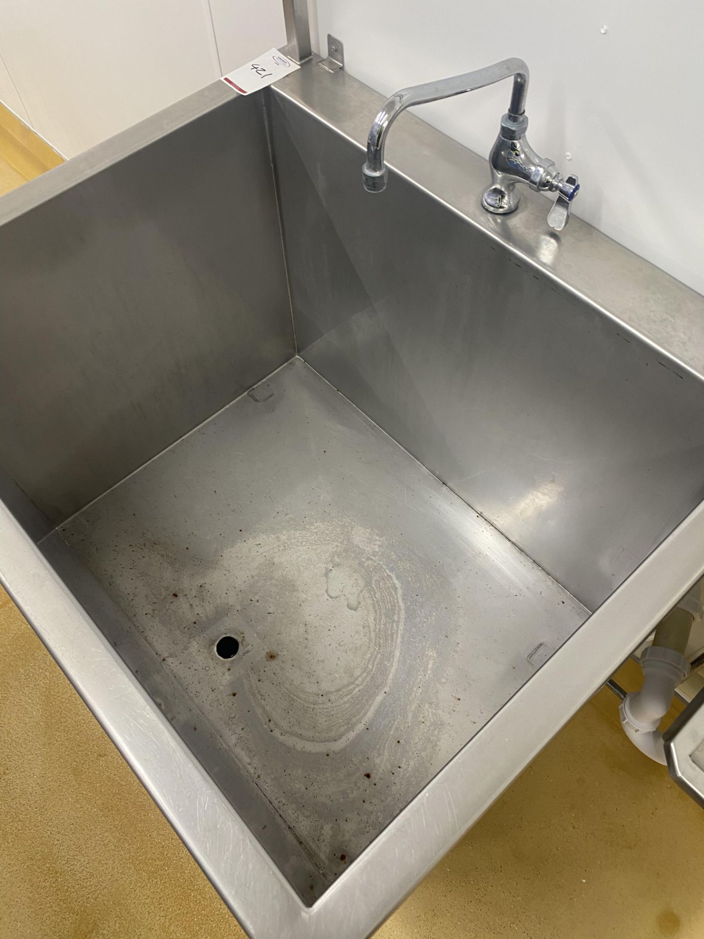 Stainless steel wash basin (located in Factory 5) - Image 3 of 3