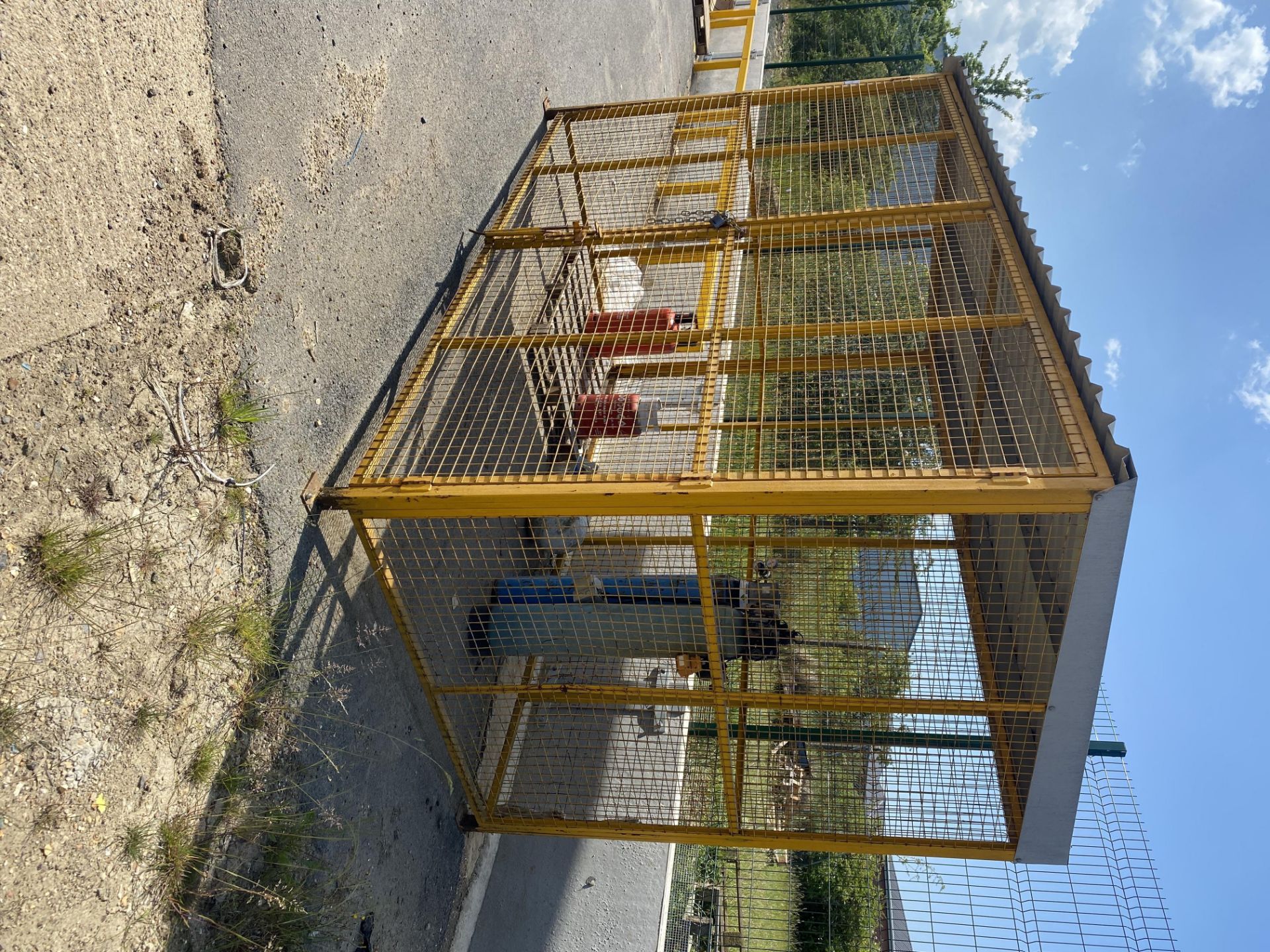 Large storage cage unit - Image 2 of 2