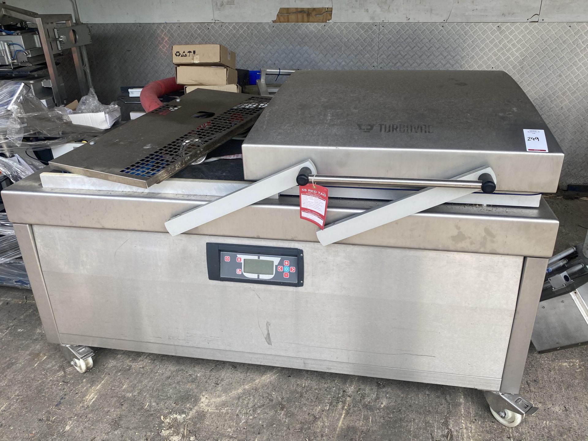 Turbovac vacuum packing machine , Model D40 , sn 20160958 , DOM 2016 (located in roller shutters)